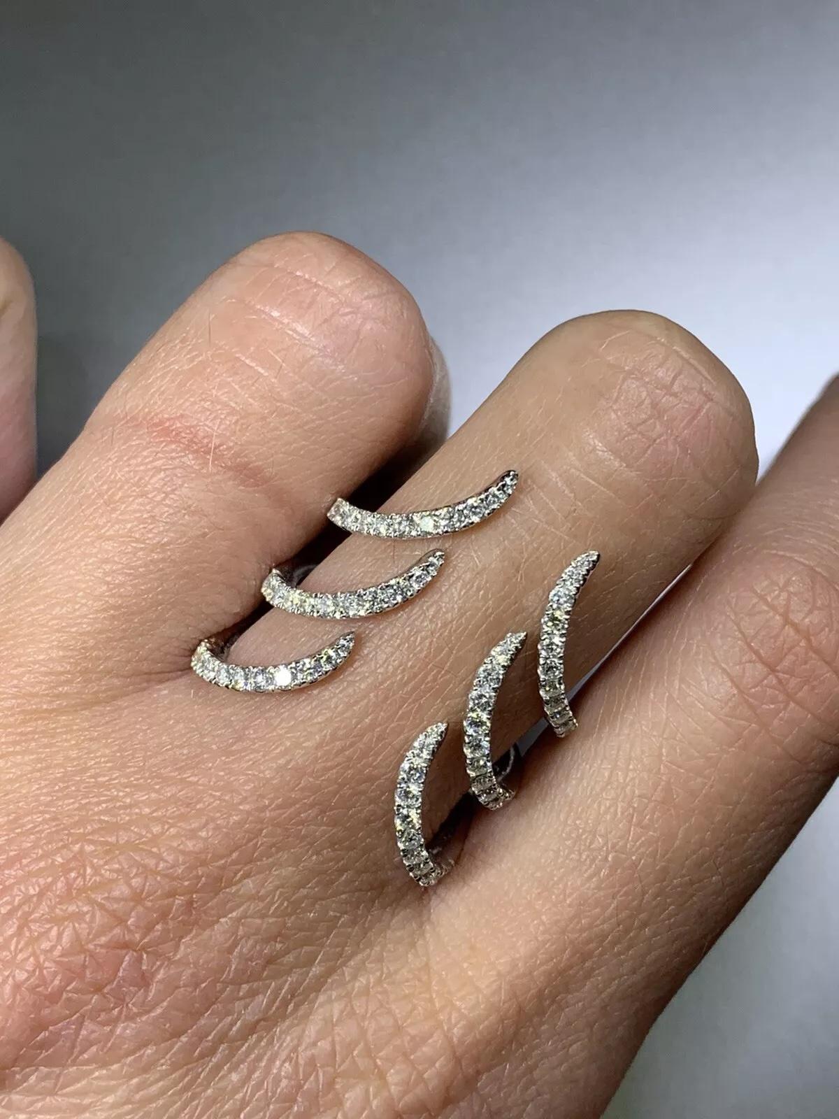 Taglio rotondo 0.71ct Diamond eternity cocktail ring in 18k white gold. in vendita