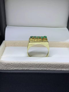 0.71ct Emerald green signet ring in 14ct yellow gold.