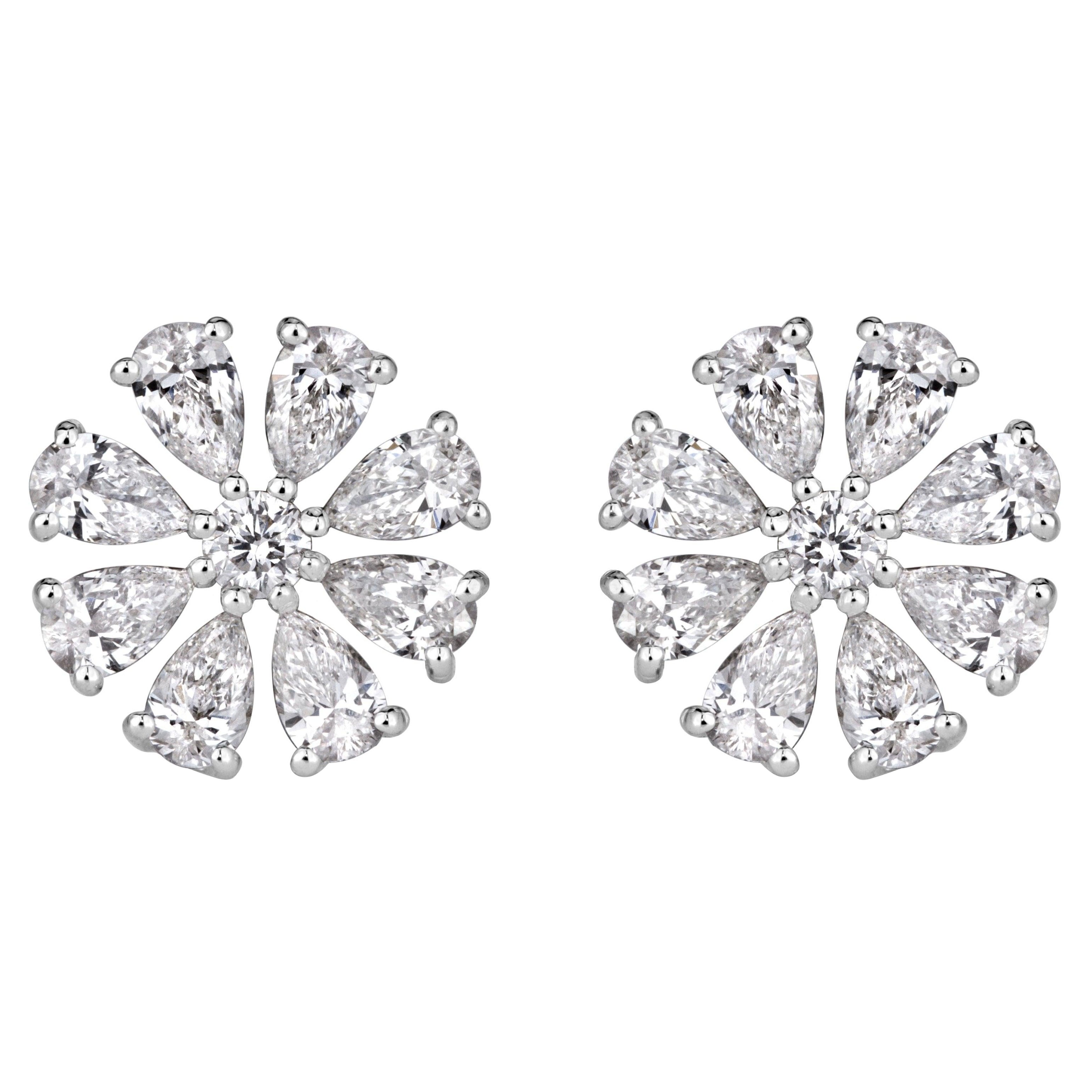 0.71ct Pear Shaped and Round Brilliant Cut Diamond Floral Stud Earrings in 18K im Angebot