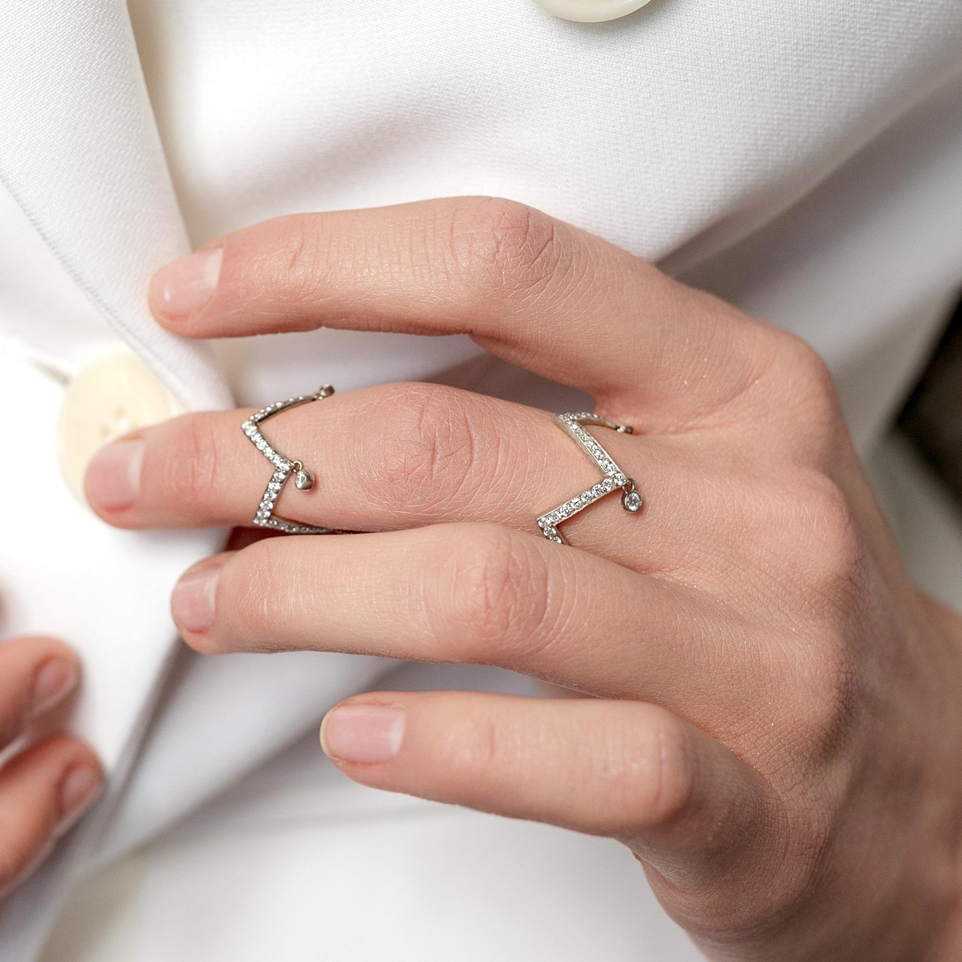 Sybaritkronring aus Weißgold mit weißen Diamanten (Zickzack) (Rundschliff) im Angebot