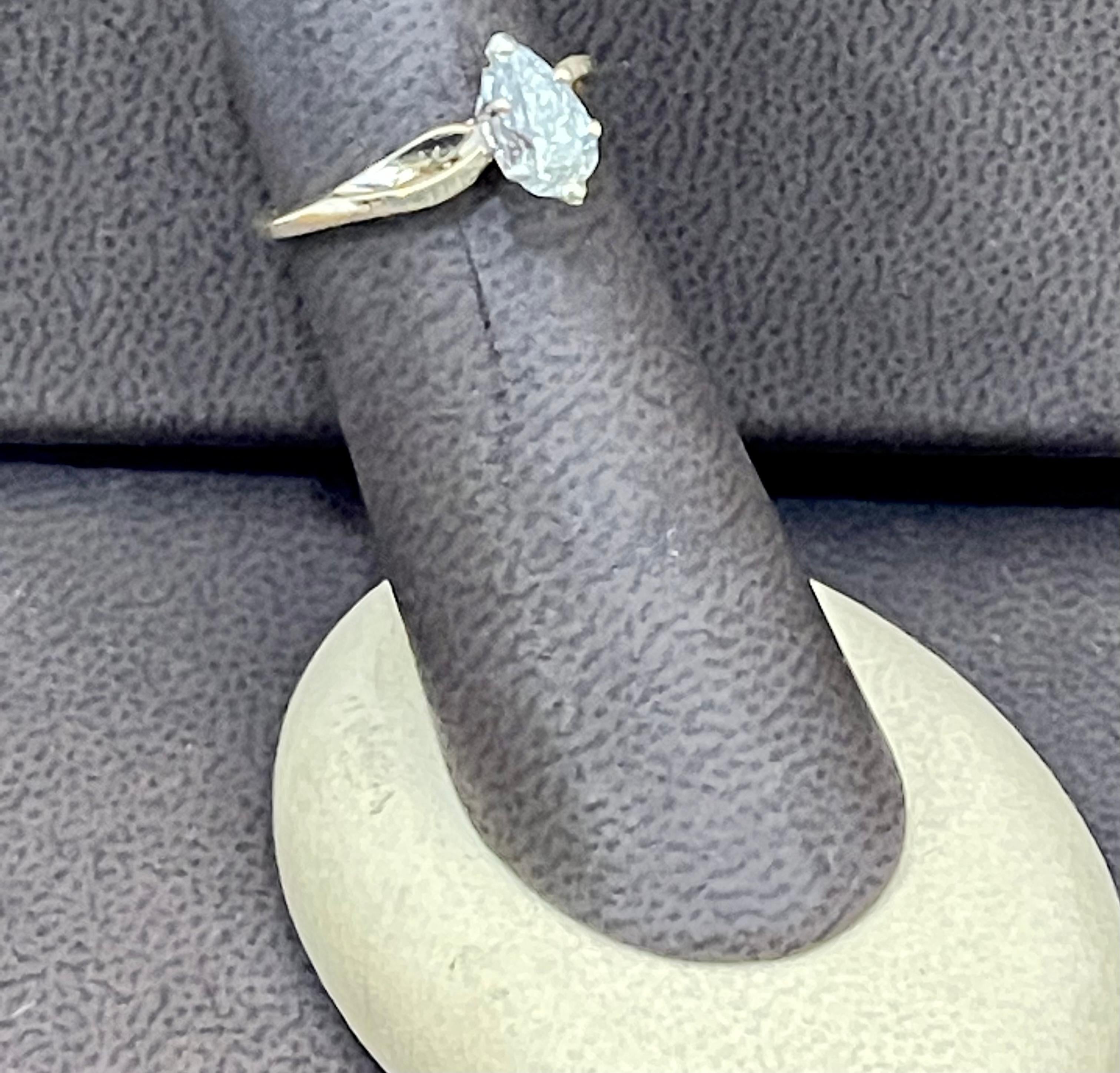 Pear Cut 0.72 Carat Diamond Solitaire Pear Shape VS/E Engagement Ring 14 Kt Yellow Gold For Sale