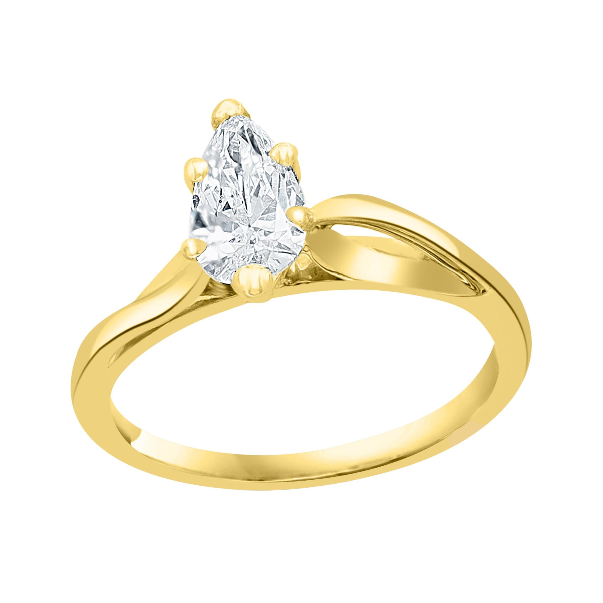 0.72 Carat Diamond Solitaire Pear Shape VS/E Engagement Ring 14 Kt Yellow Gold For Sale