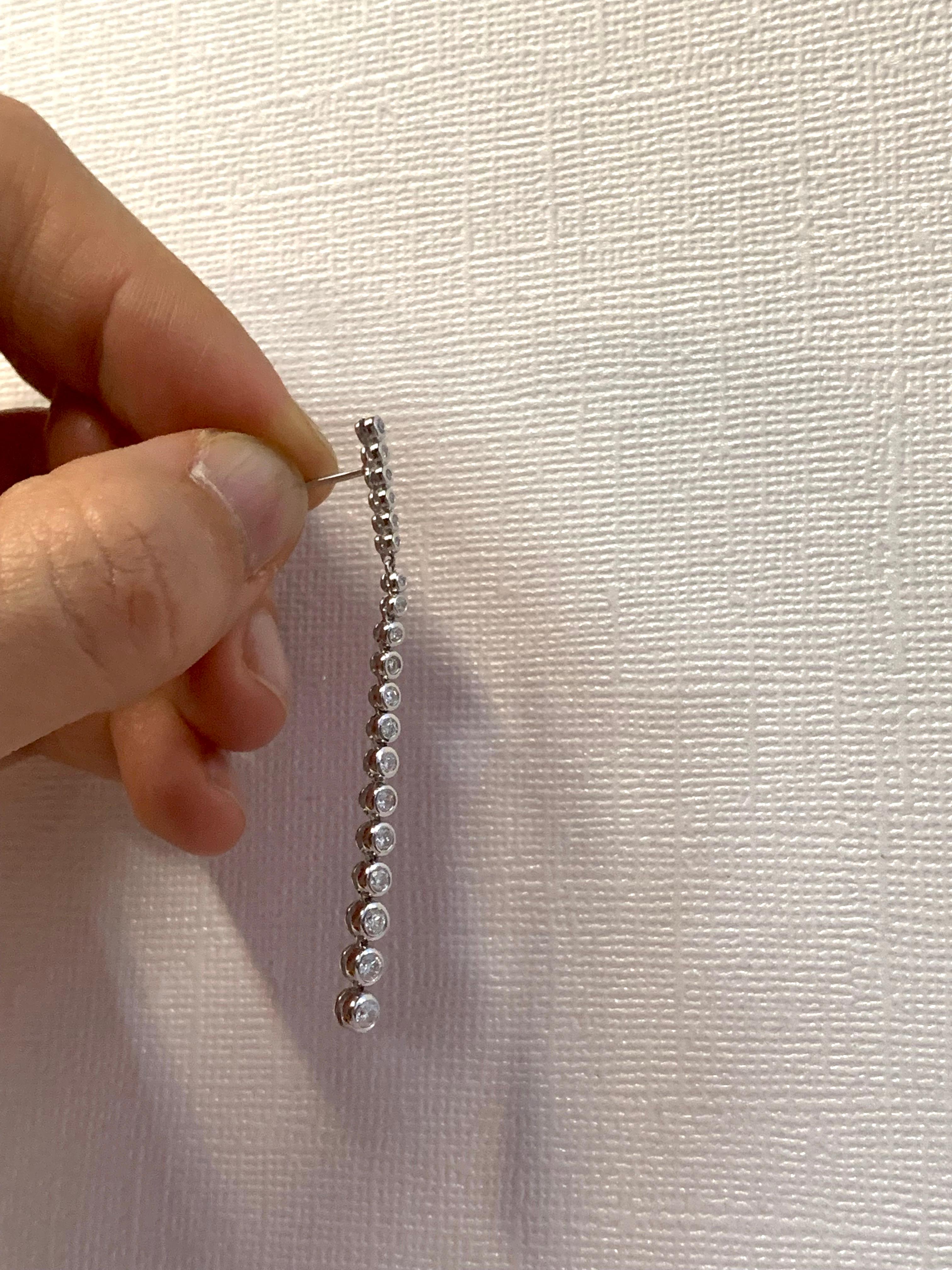 Contemporary 0.72 Carat Graduating Bezel Set Round White Diamond Drop Earrings 18K Gold