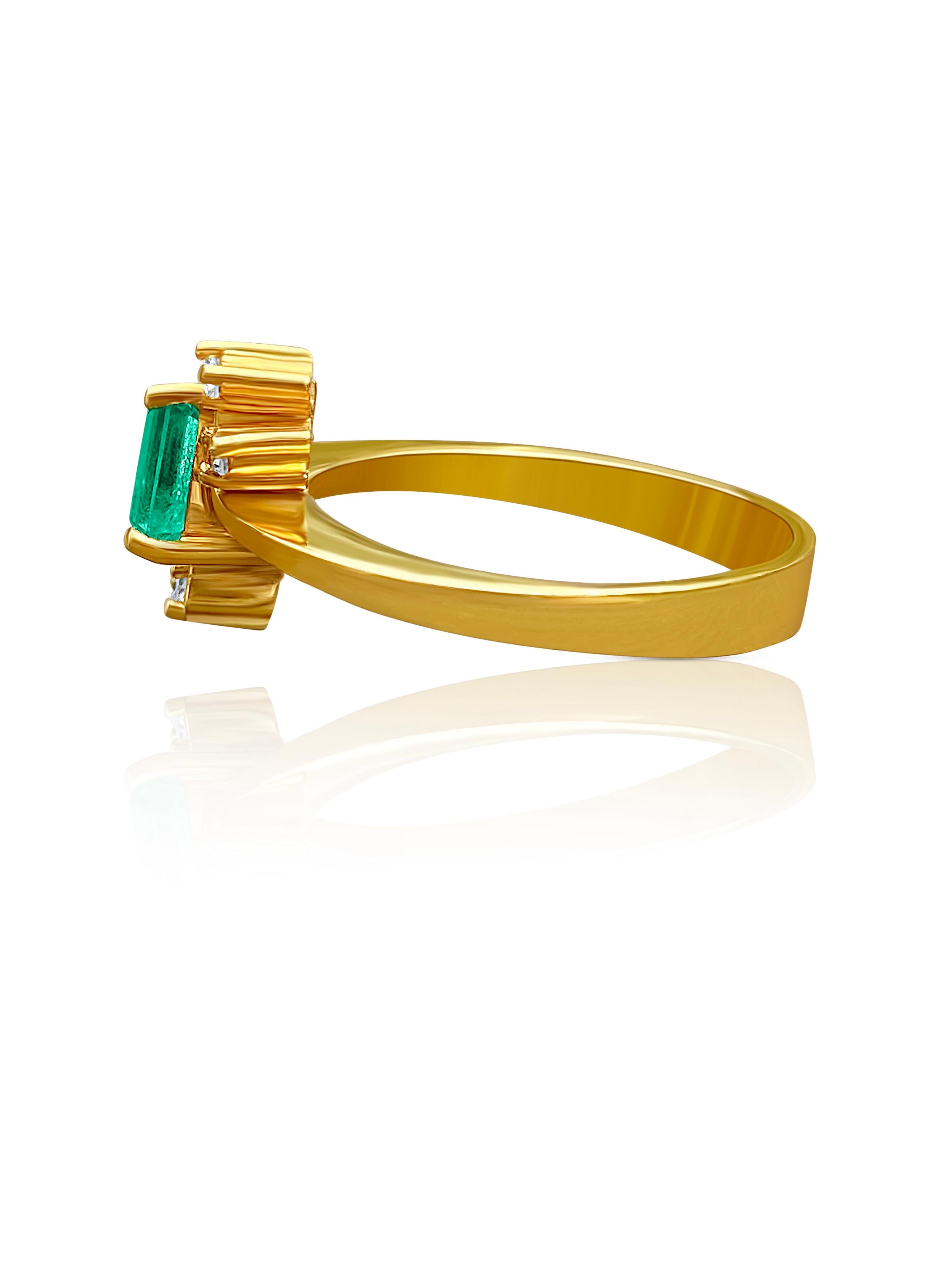 Stunning Colombian Emerald ring of 0.72 carats. This Emerald has brilliant translucence and a perfect deep green color saturation. Precisely why emeralds of Colombian origin are so sought after. Step cut center stone for optimal brilliance and