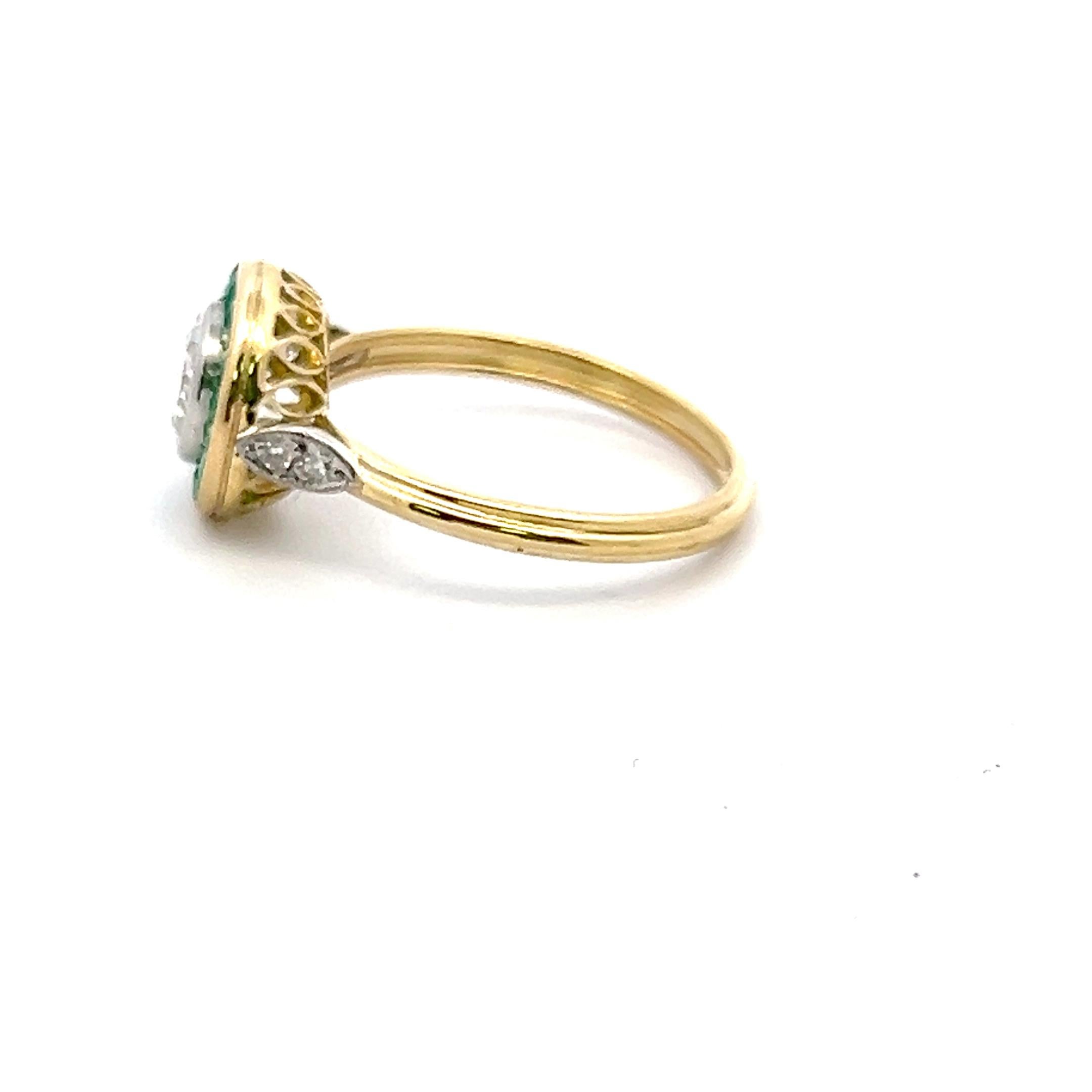 Bague en or jaune 18 carats avec diamant taille européenne ancienne de 0,72 carat et émeraude de 0,30 carat Pour femmes en vente