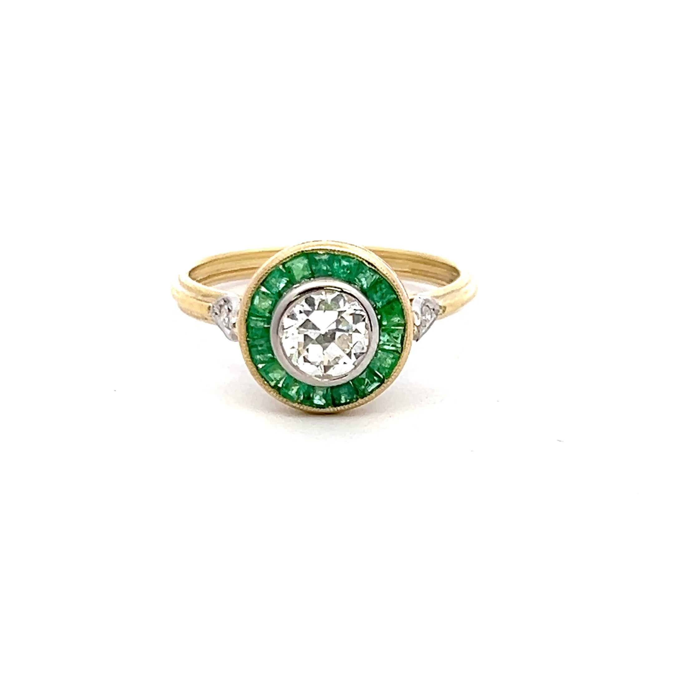 Bague en or jaune 18 carats avec diamant taille européenne ancienne de 0,72 carat et émeraude de 0,30 carat en vente 1