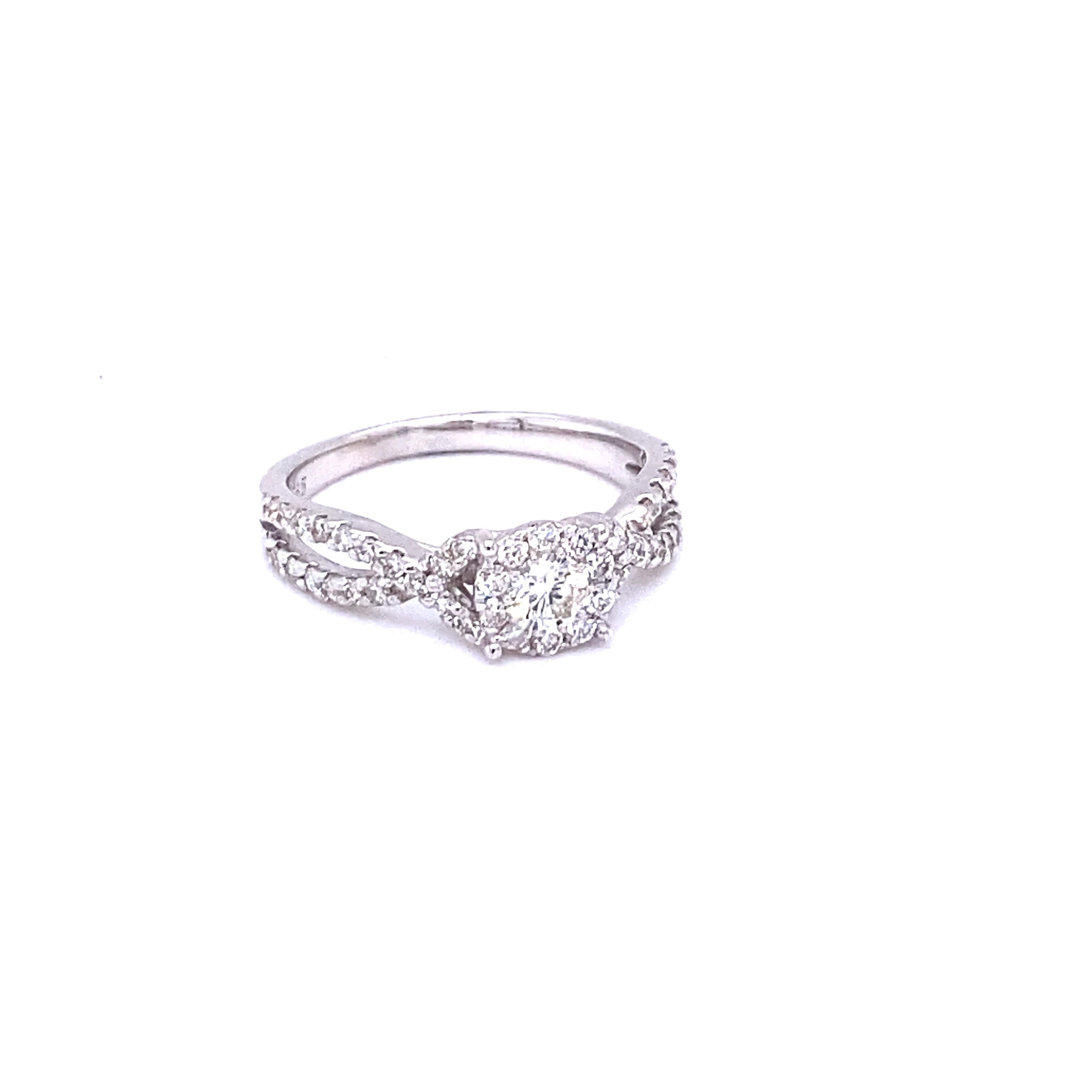 Moderne Bague de mariage en or blanc 14 carats avec grappe de diamants taille ronde de 0,72 carat en vente