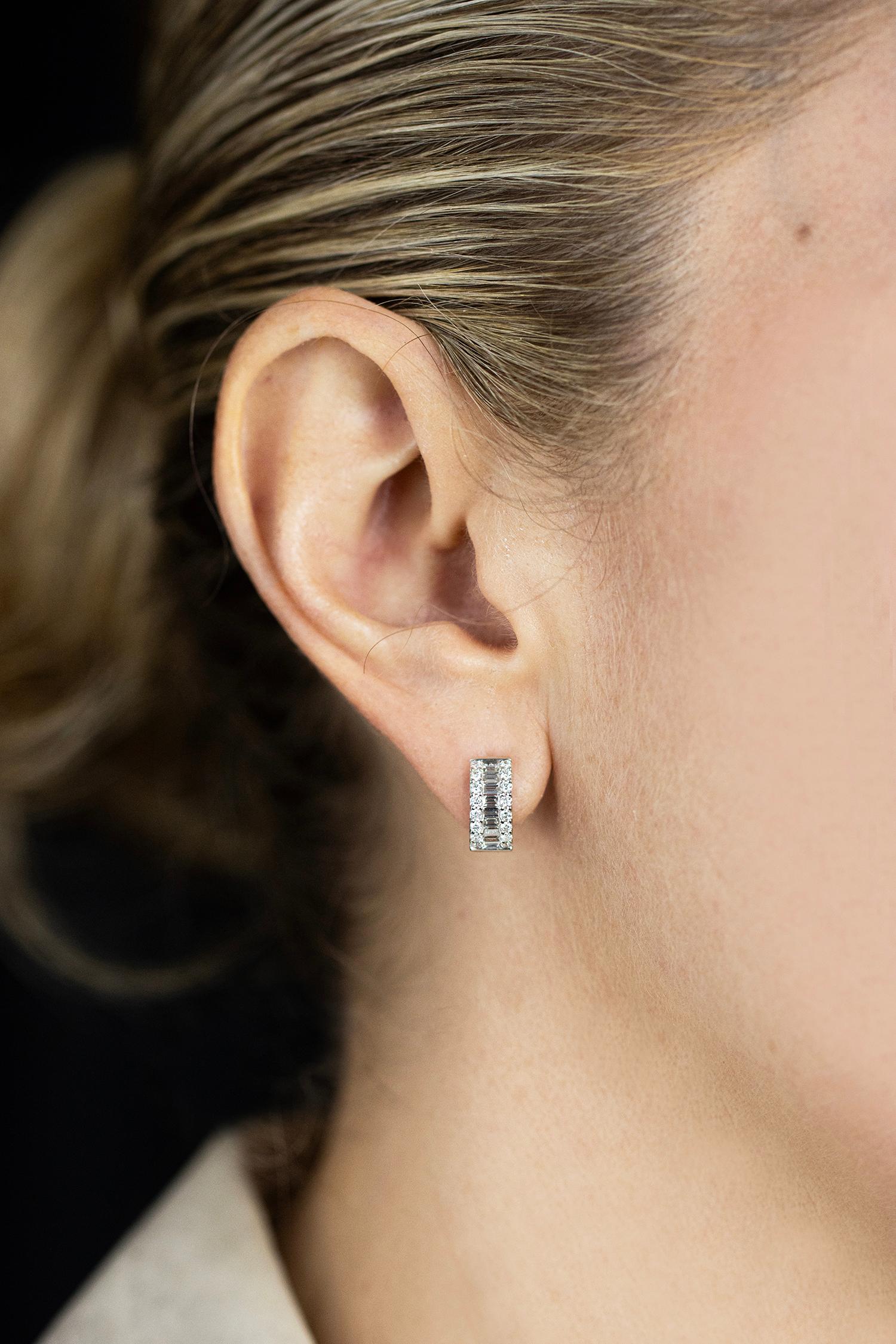 Roman Malakov 0.72 Carat Total Baguette & Round Cut Diamond Huggie Earrings In New Condition In New York, NY