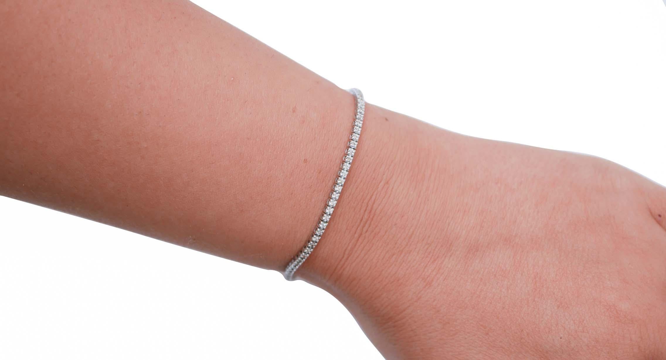 Round Cut 0.72 Carats Diamonds, 14 Karat White Gold Tennis Bracelet.