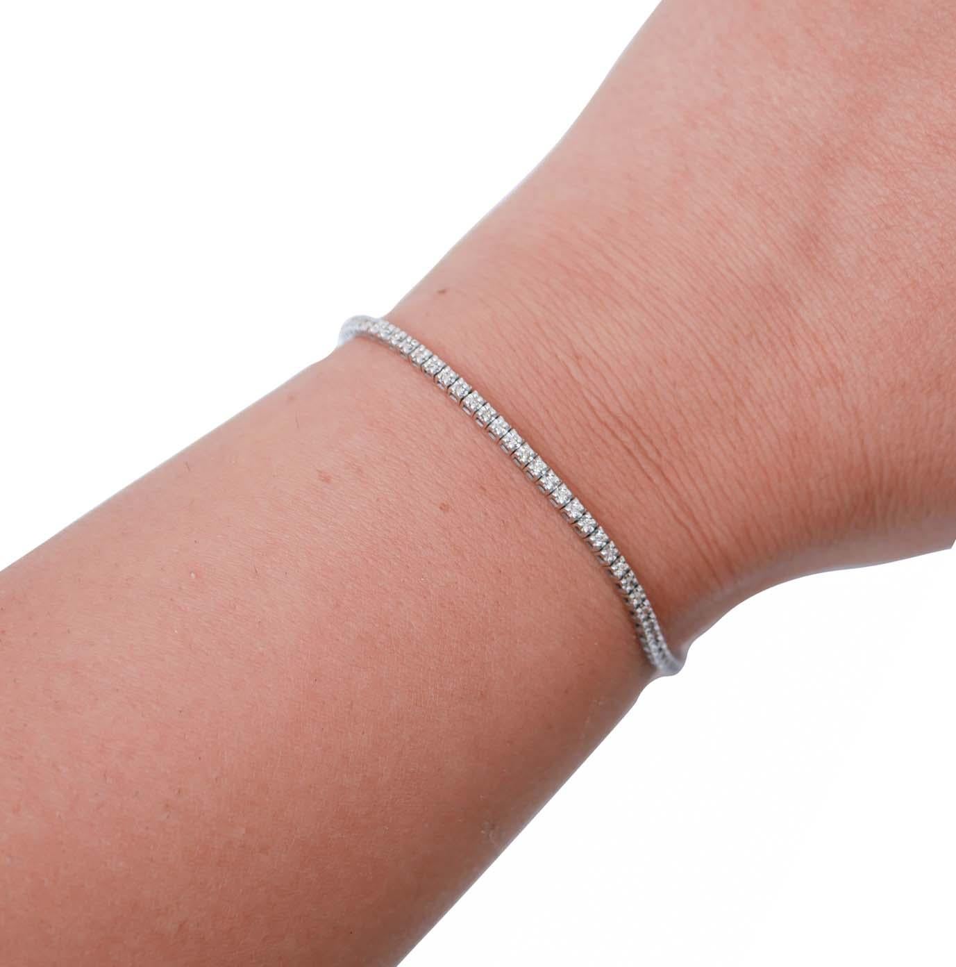 0.72 Carats Diamonds, 14 Karat White Gold Tennis Bracelet. In Good Condition In Marcianise, Marcianise (CE)