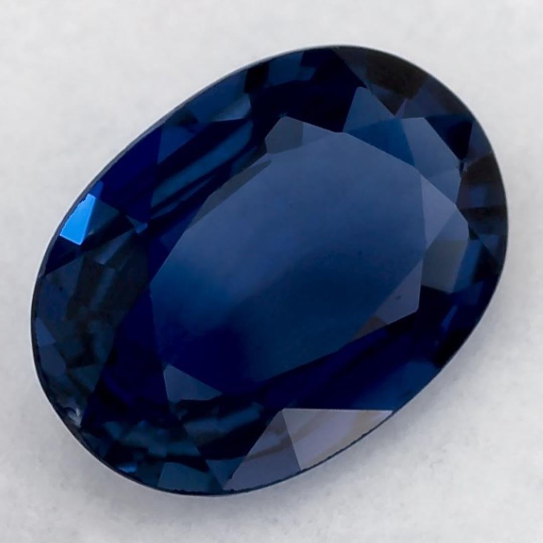 Dieser natürliche blaue Saphir bietet Eleganz und Raffinesse. Mit seiner satten Farbsättigung und seinem präzisen Schliff ist er das perfekte Herzstück für einen Verlobungsring oder ein luxuriöses Schmuckdesign.

Dieser Saphir stammt aus Sri Lanka