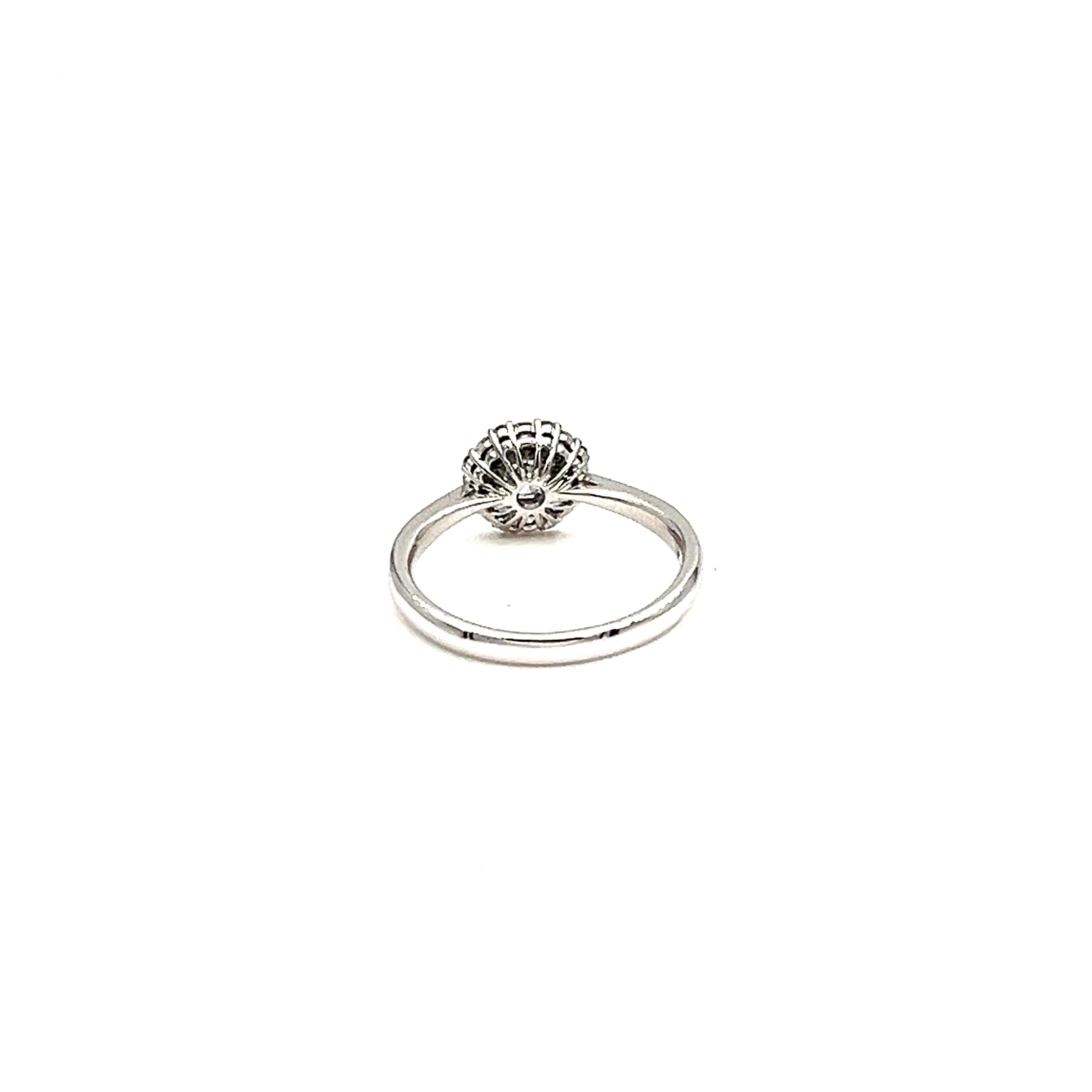 0,72 Karat Cluster-Diamantring im Zustand „Neu“ im Angebot in Chicago, IL