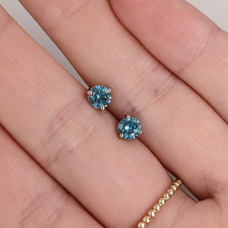 0.72 cts Blue Diamond Studs in Solid 14K White, Yellow or Rose Gold Round 5mm In New Condition For Sale In Columbus, OH