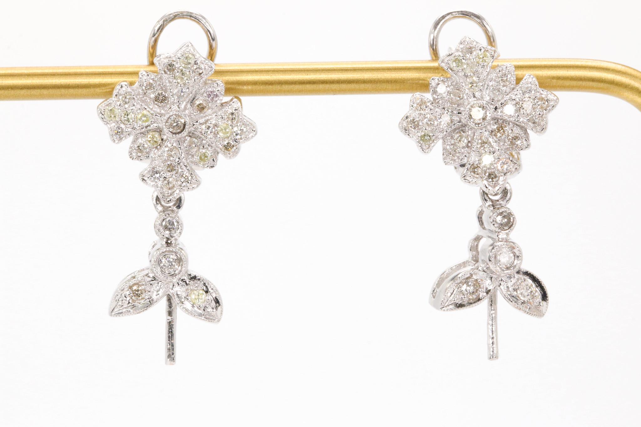 0.72 CTW Round Brilliant Diamond Dangle Drop Earrings in 18k White Gold en venta