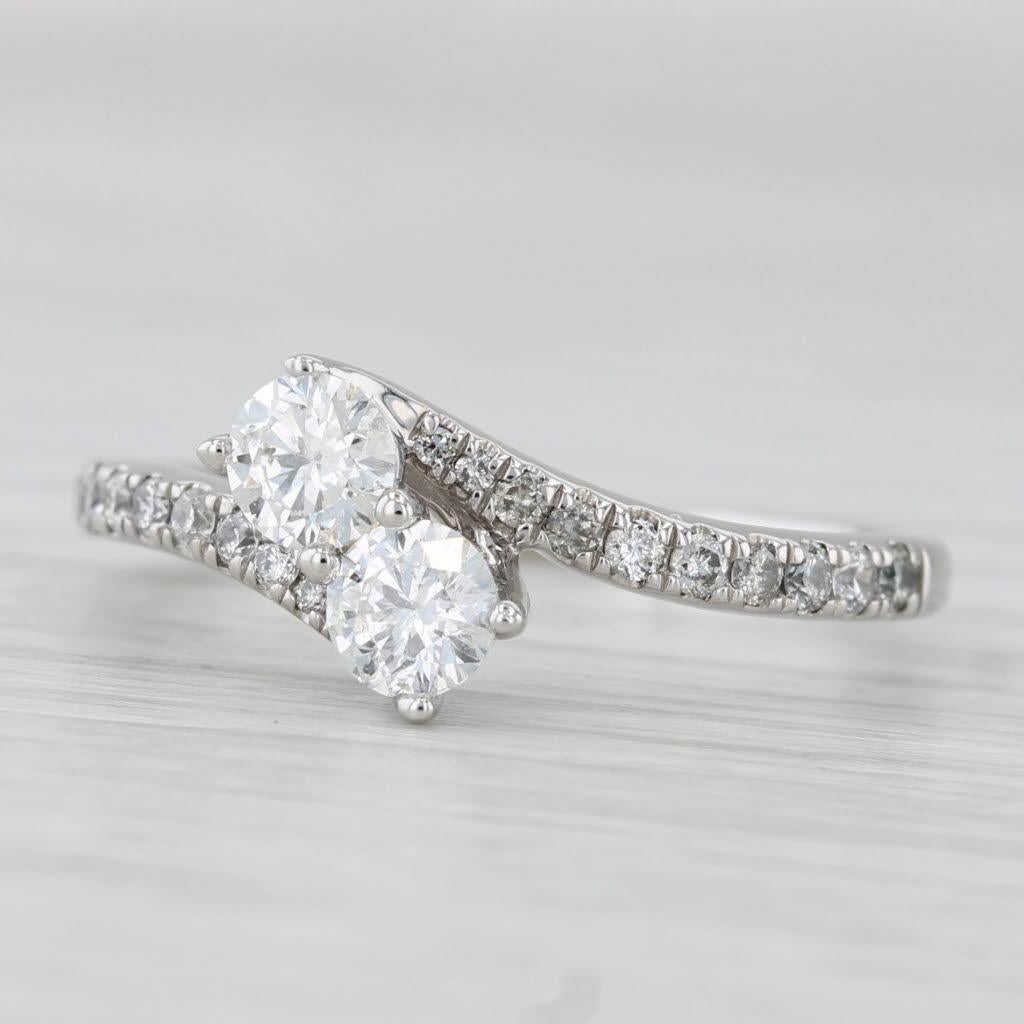Femenino o masculino 0.72ctw Anillo Bypass de 2 Diamantes Aniversario de Compromiso en Oro Blanco de 14k Talla 7.5 en venta