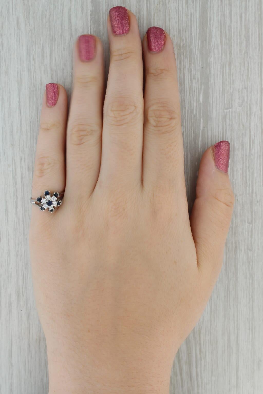 0,72 Karat Blauer Saphir Diamant Blumen-Cluster-Ring 14k Weißgold Größe 7 im Angebot 1