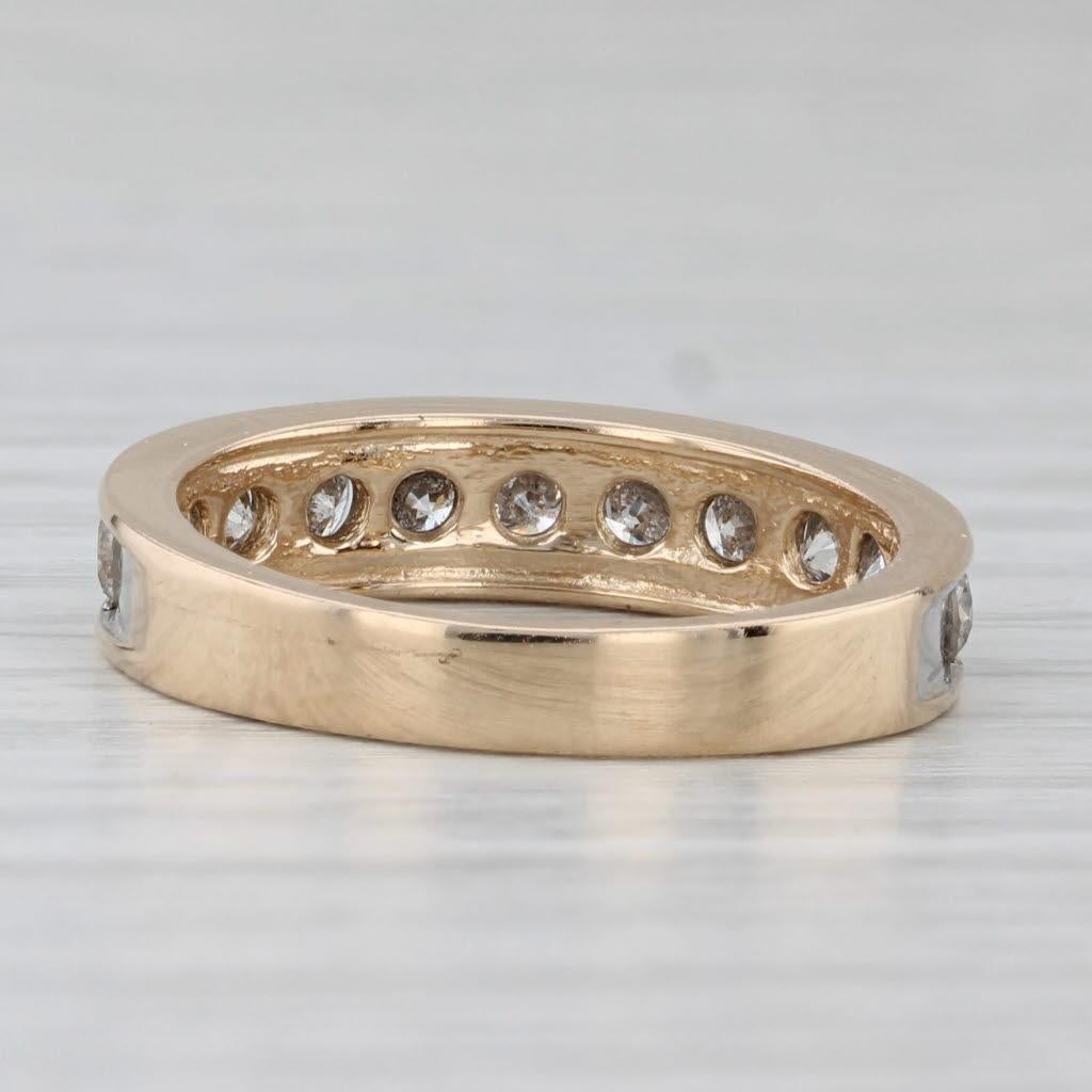 Taille ronde Alliance d'anniversaire en or jaune 14 carats avec diamants pavés de 0,72 carat, taille 7-7,25 en vente