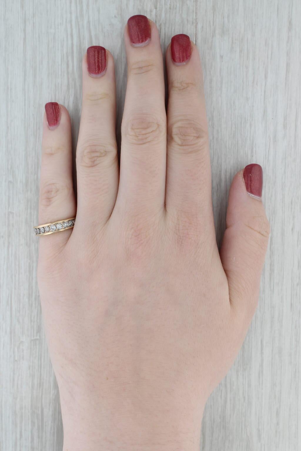 Alliance d'anniversaire en or jaune 14 carats avec diamants pavés de 0,72 carat, taille 7-7,25 en vente 4
