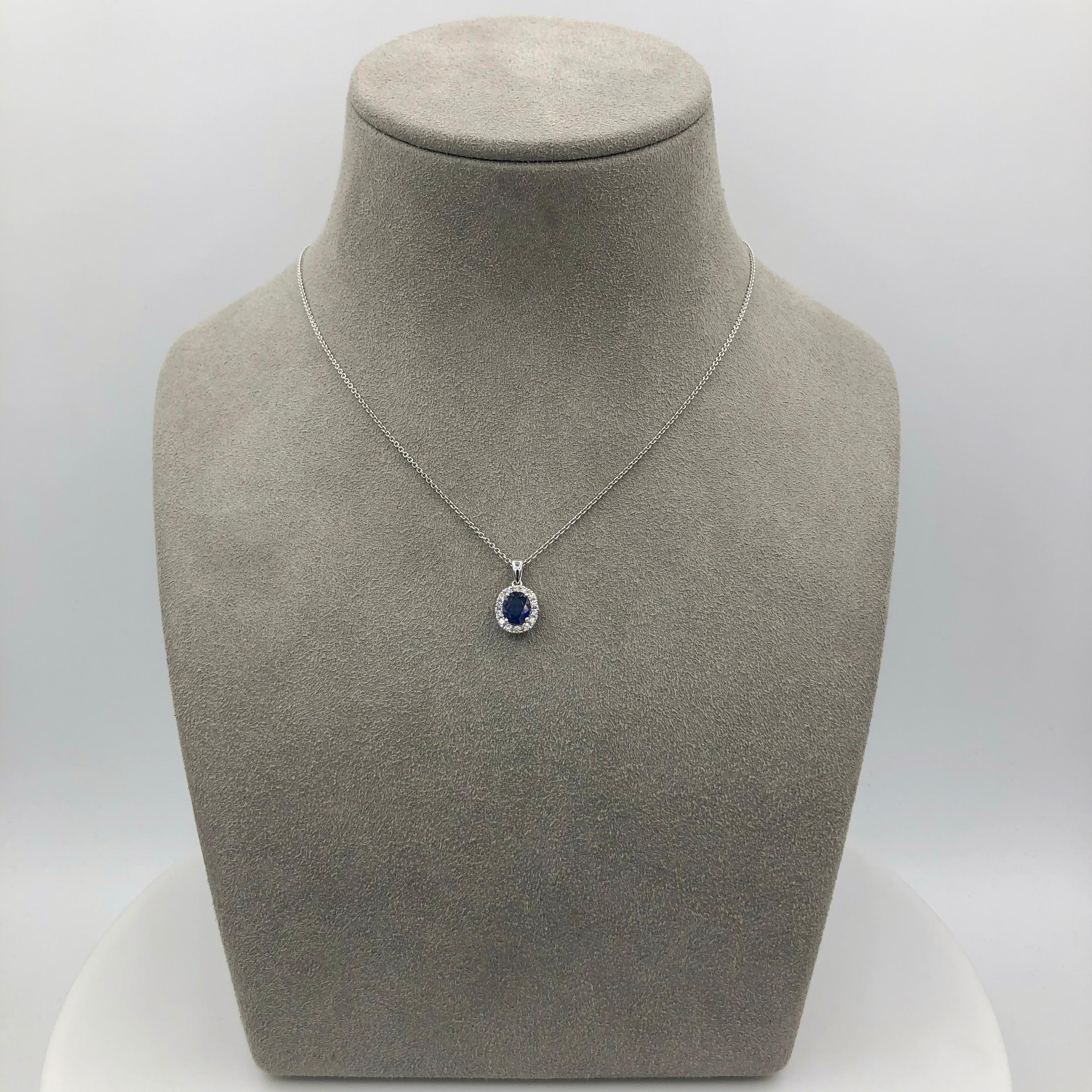 Contemporary Roman Malakov 0.73 Carats Blue Sapphire with Diamond Halo Pendant Necklace For Sale
