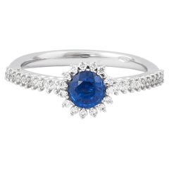 Bague en or blanc 18 carats avec saphir bleu de 0,73 carat