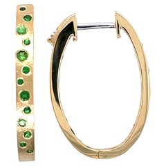 Pendientes de oro amarillo con aro ovalado engastado de tsavorita verde de 0,73 quilates