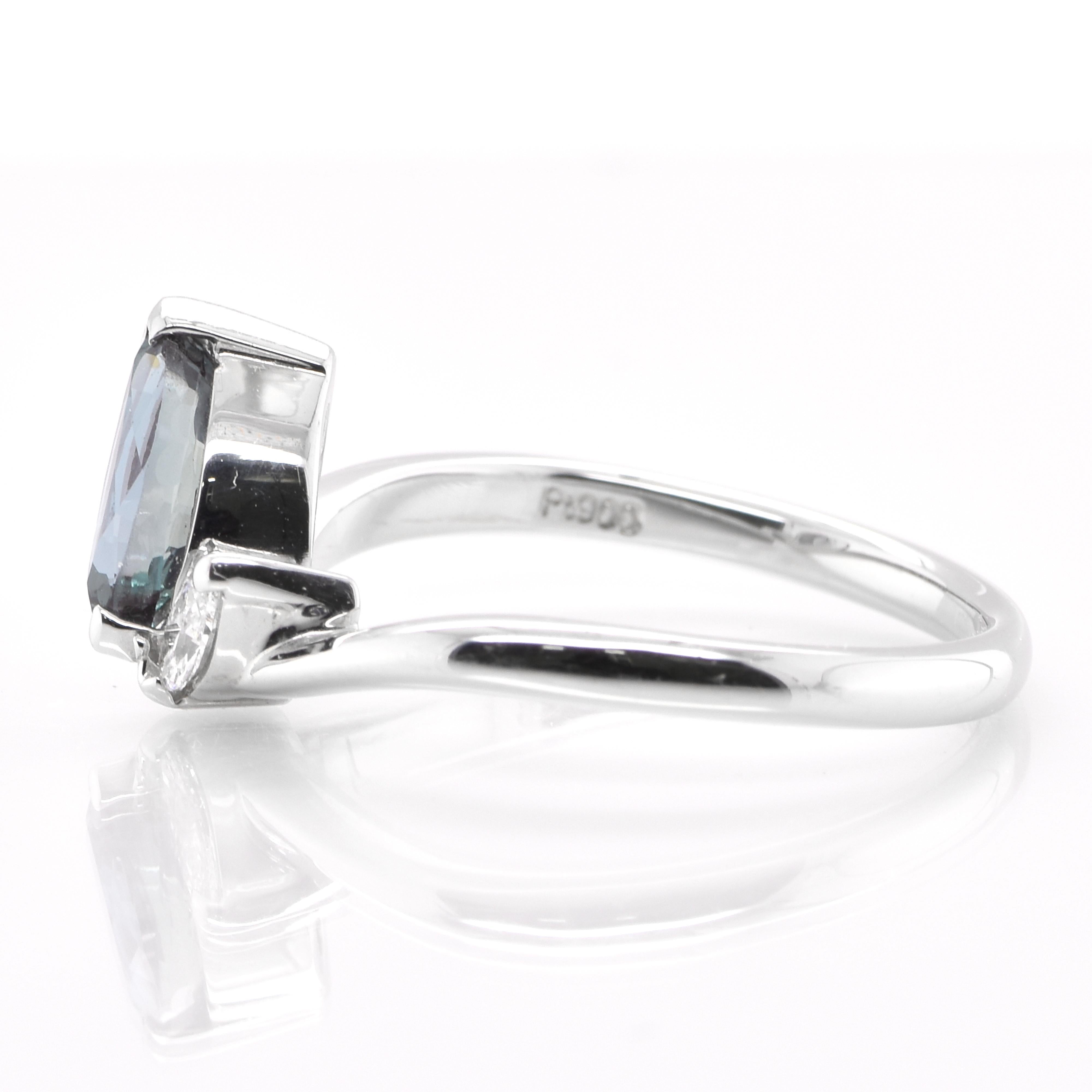 0.73 Carat Natural Color-Change Alexandrite and Diamond Ring Set in Platinum In New Condition In Tokyo, JP