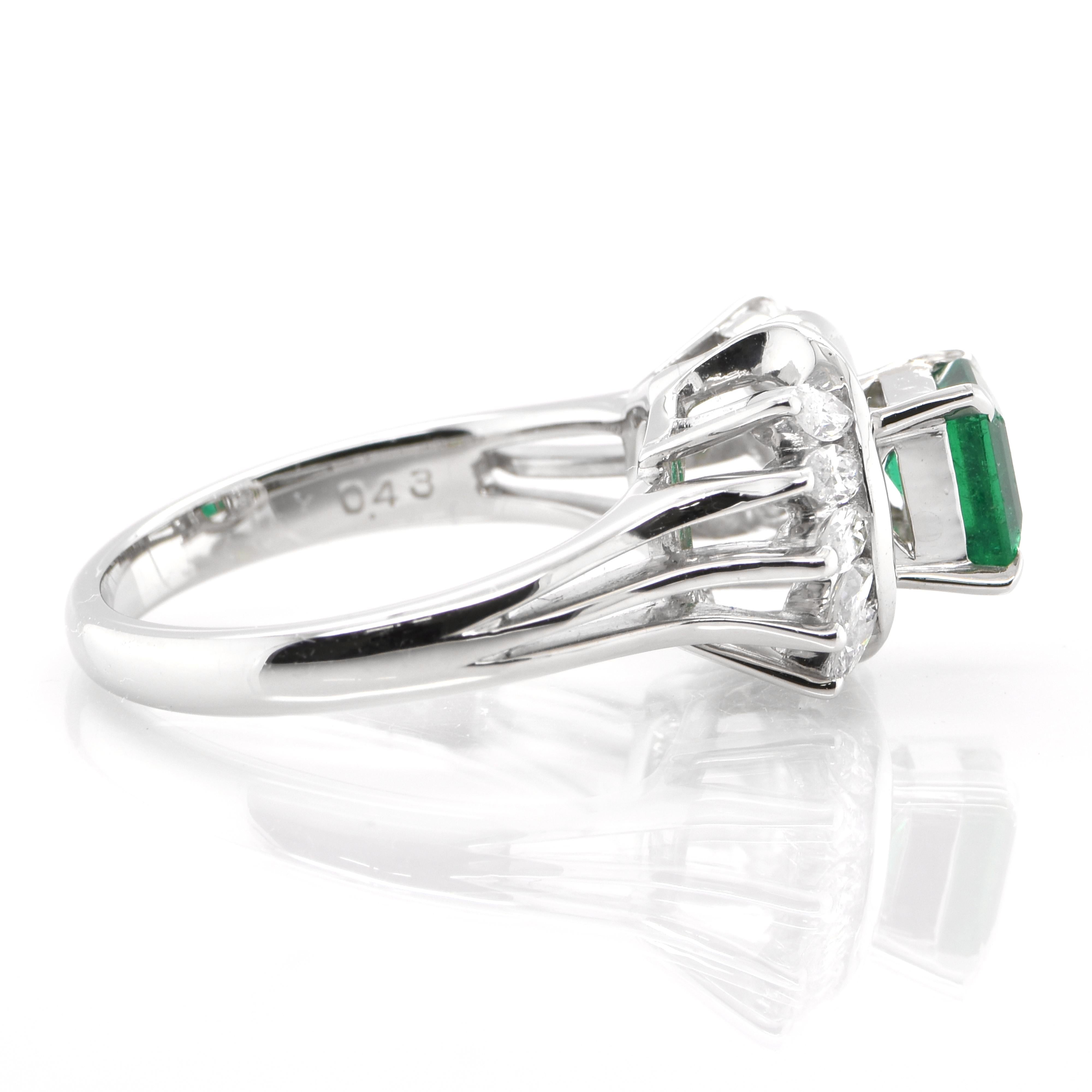 0.73 Carat Natural Emerald and Diamond Cocktail Ring Set in Platinum In Excellent Condition In Tokyo, JP