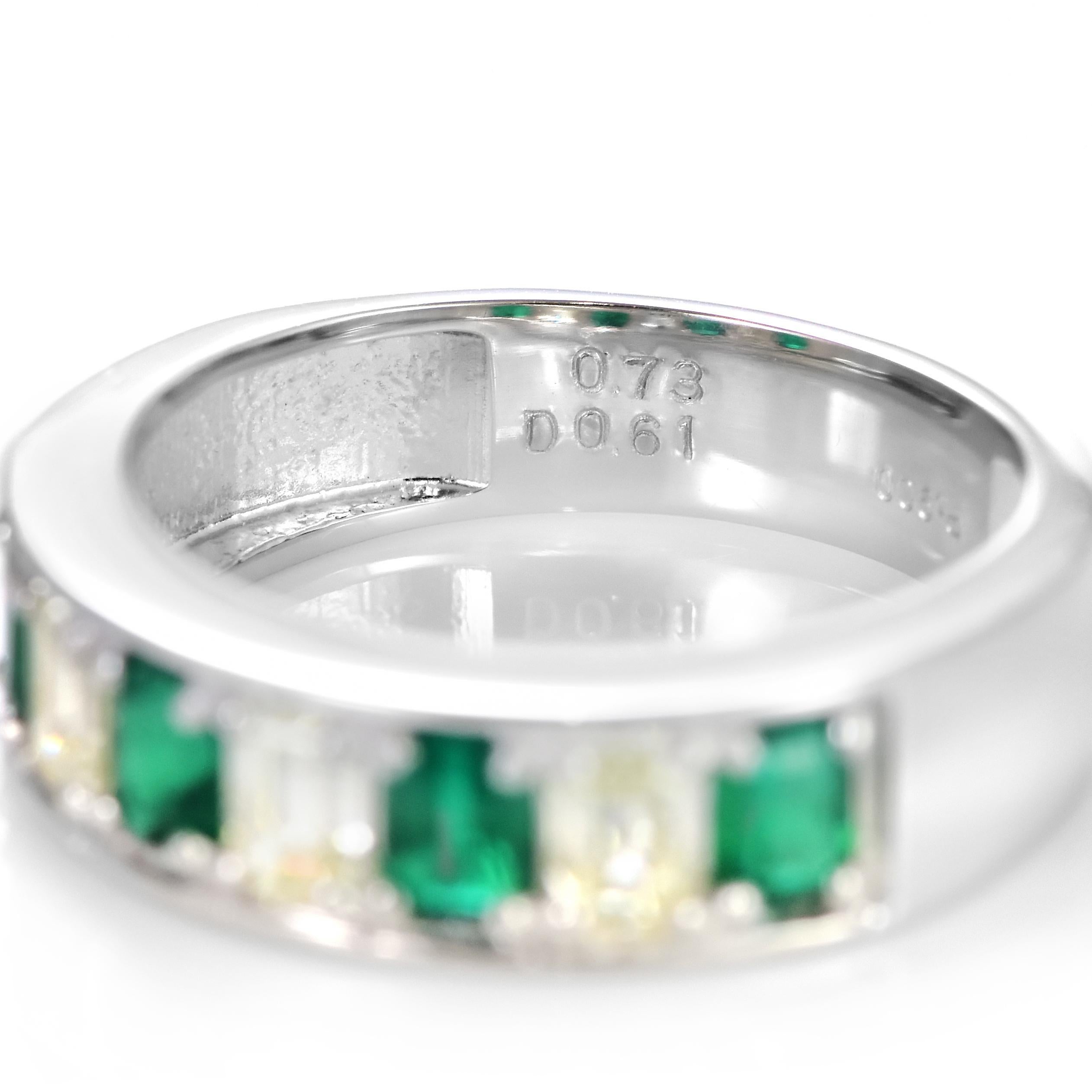 Media alianza de esmeralda natural y diamante de 0,73 quilates en platino en venta 9
