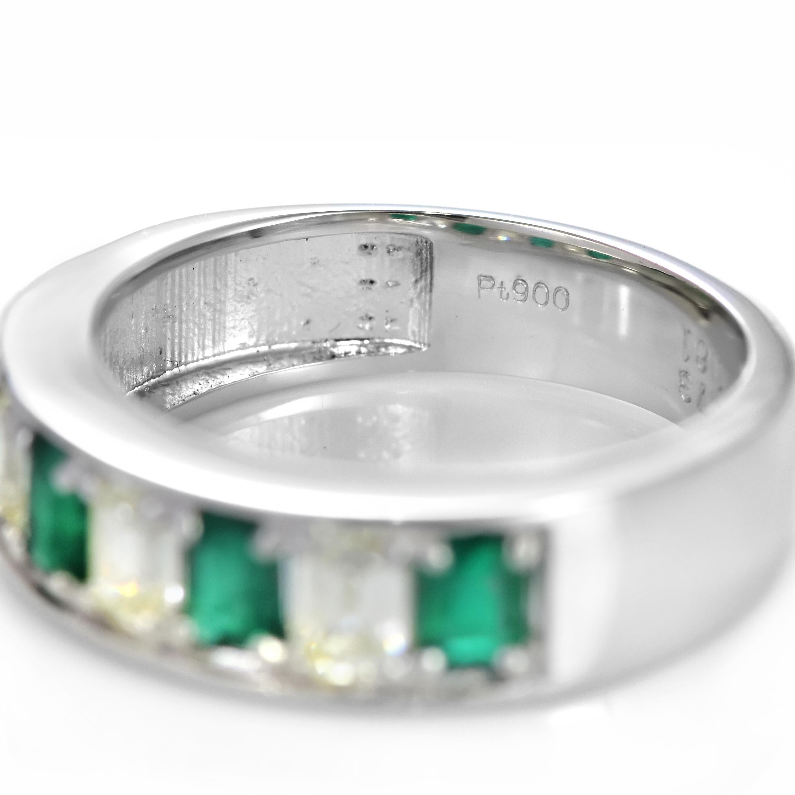 Media alianza de esmeralda natural y diamante de 0,73 quilates en platino en venta 10