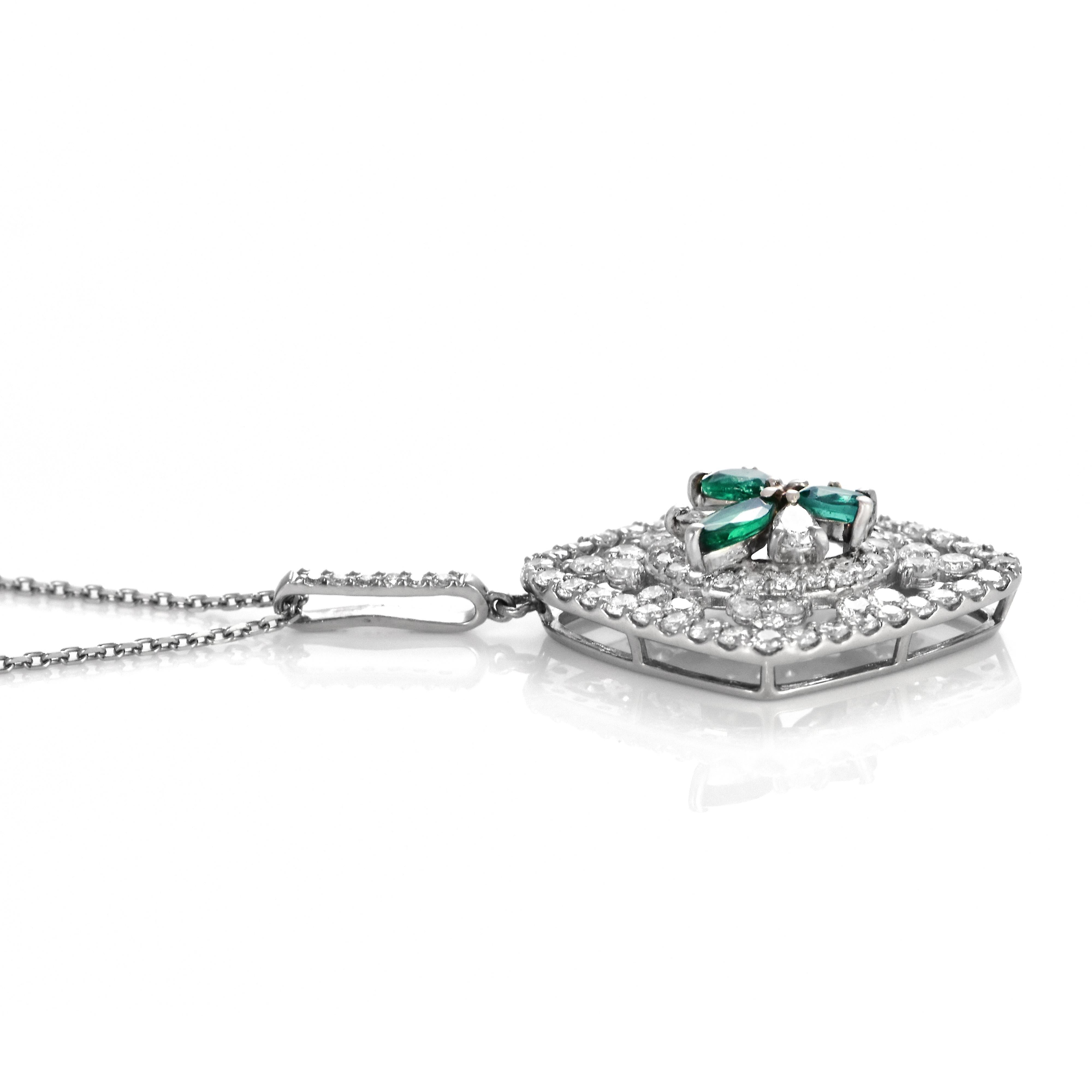 Pendentif en platine de 0,73 carat d'émeraude colombienne naturelle de couleur vert vif Pour femmes en vente