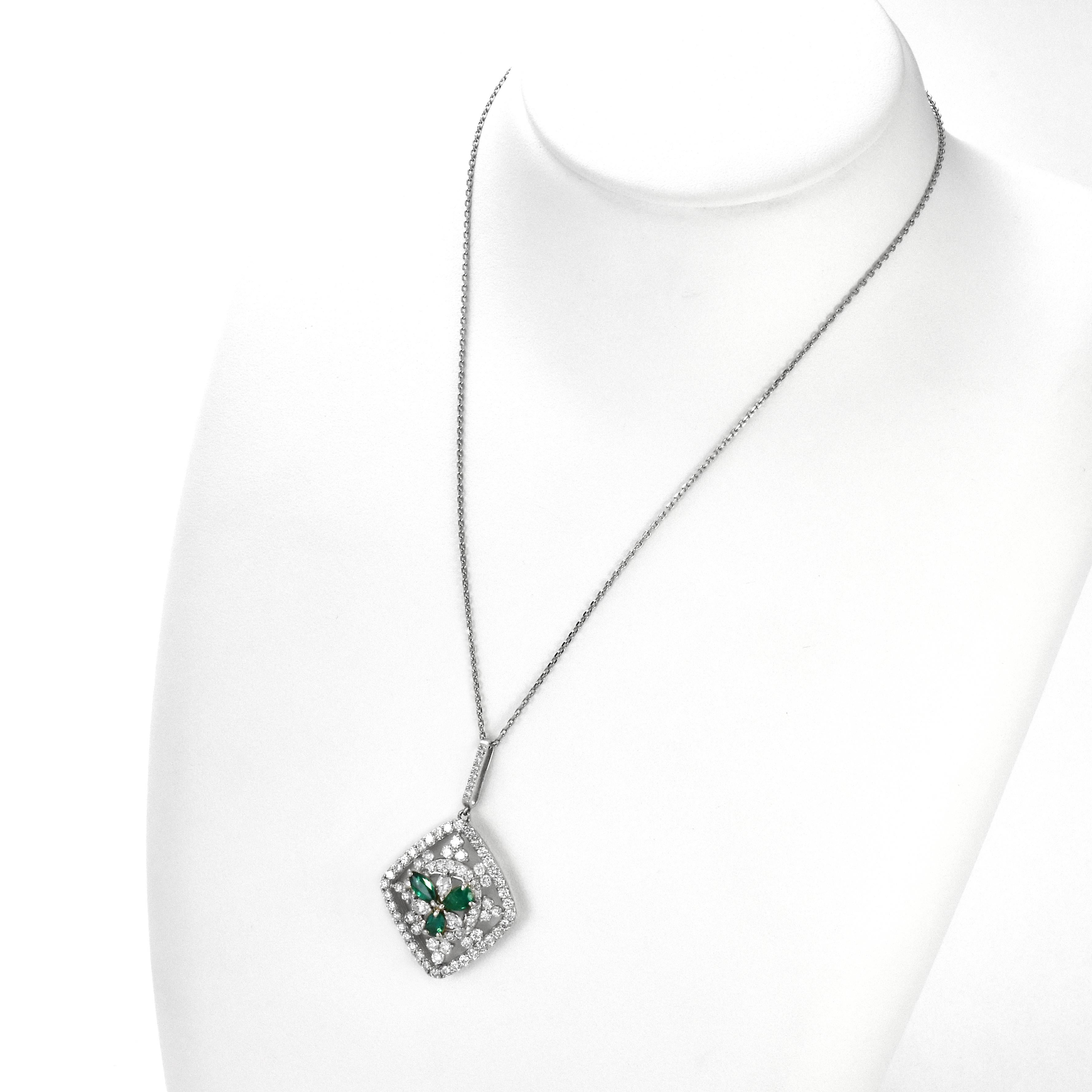Pendentif en platine de 0,73 carat d'émeraude colombienne naturelle de couleur vert vif en vente 3