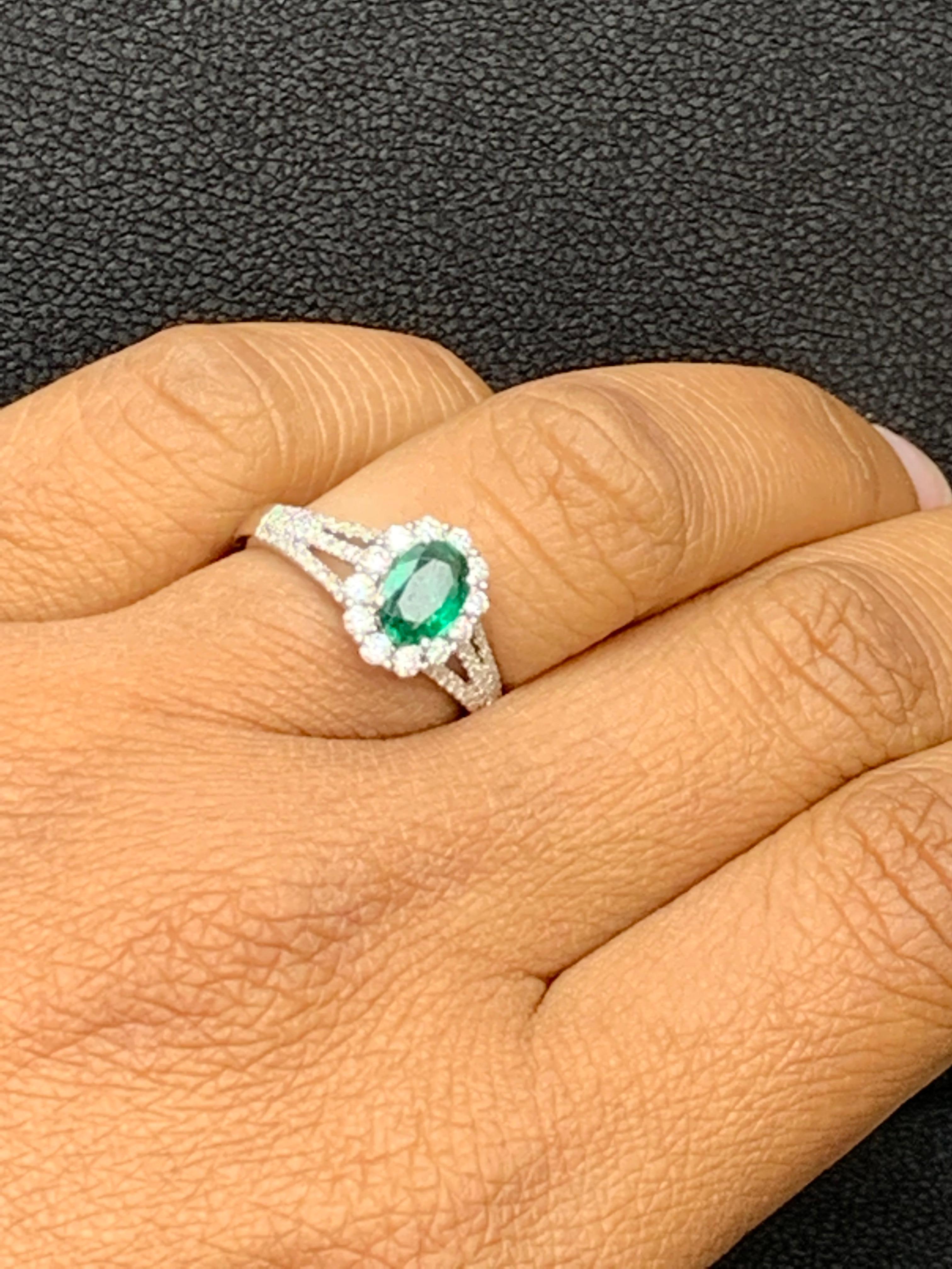 0.73 Carat Oval Cut Emerald and Diamond Fashion Ring in 18K White Gold For Sale 6