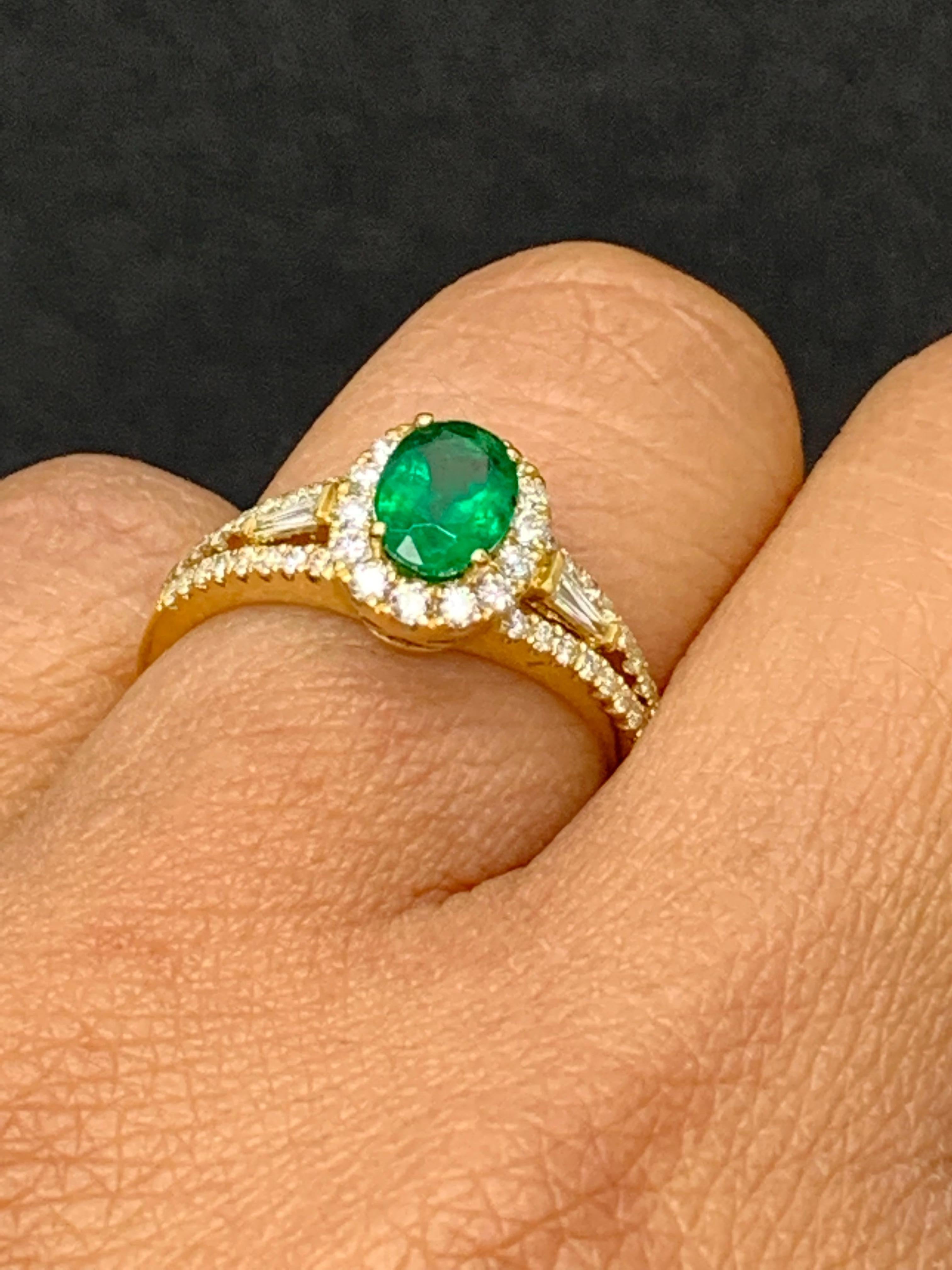 0.73 Carat Oval Cut Emerald and Diamond Ring in 18k Yellow Gold For Sale 5