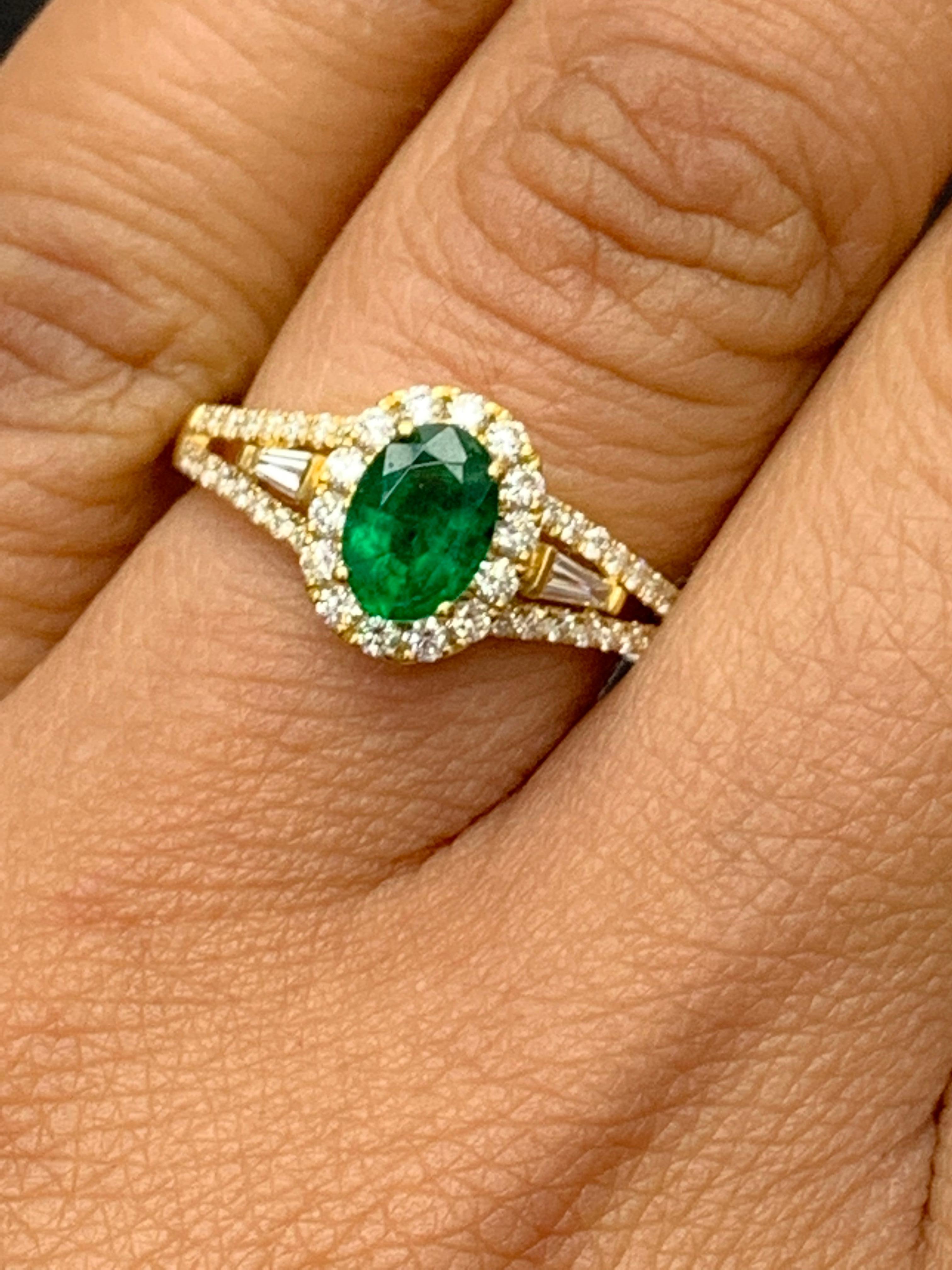 0.73 Carat Oval Cut Emerald and Diamond Ring in 18k Yellow Gold For Sale 6