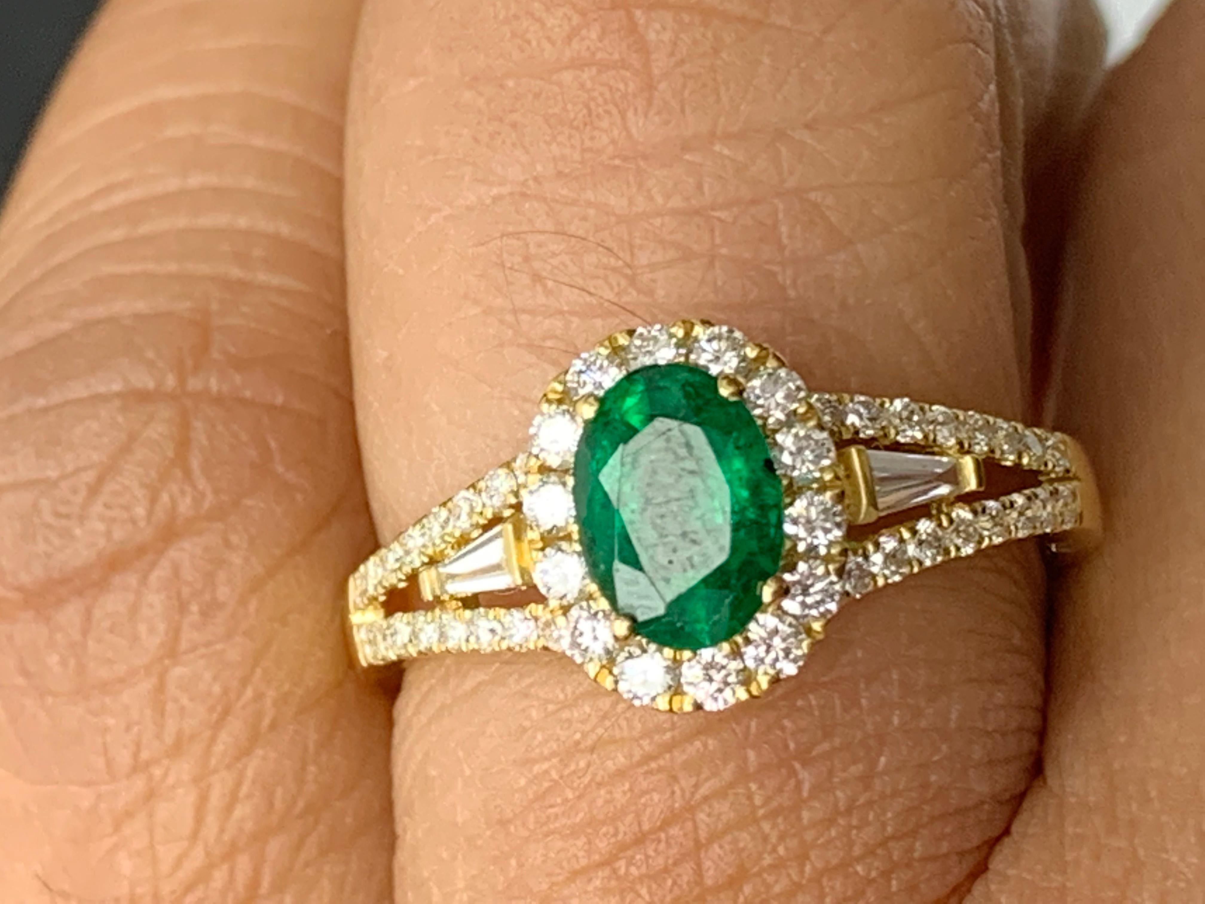 0.73 Carat Oval Cut Emerald and Diamond Ring in 18k Yellow Gold For Sale 1