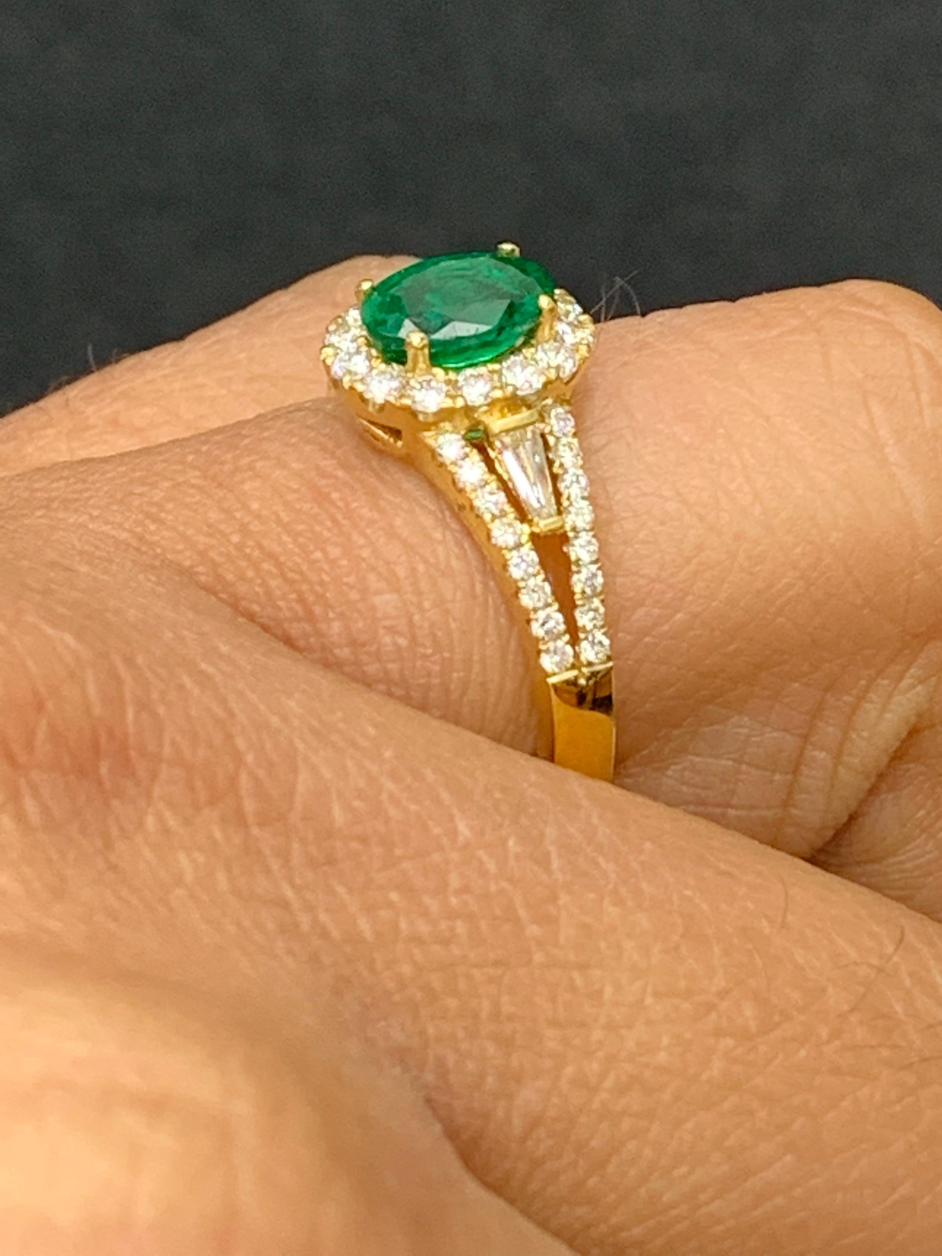 0.73 Carat Oval Cut Emerald and Diamond Ring in 18k Yellow Gold For Sale 3