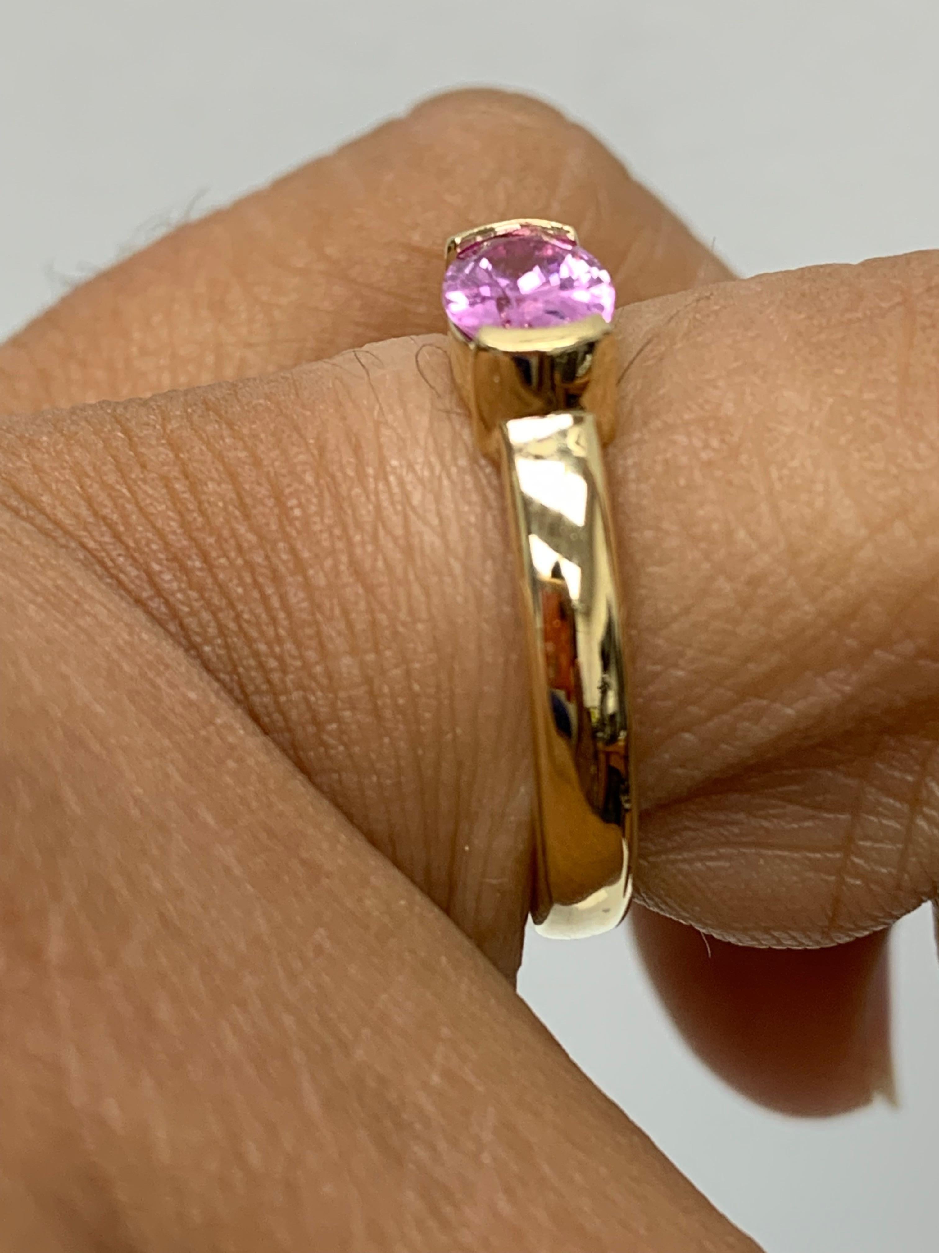 Women's 0.73 Carat Oval Cut Pink Sapphire Band Ring in 14K Yellow Gold For Sale