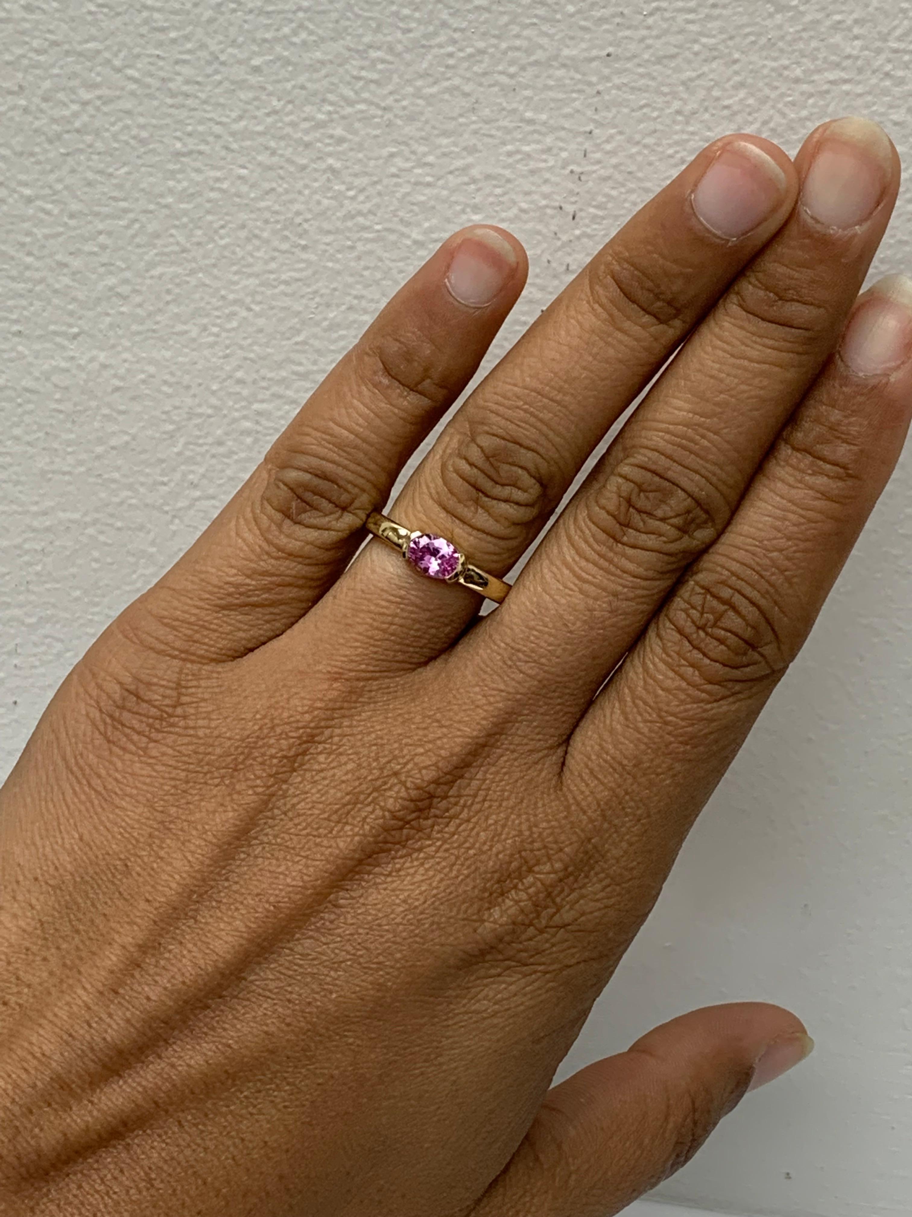 0.73 Carat Oval Cut Pink Sapphire Band Ring in 14K Yellow Gold For Sale 4