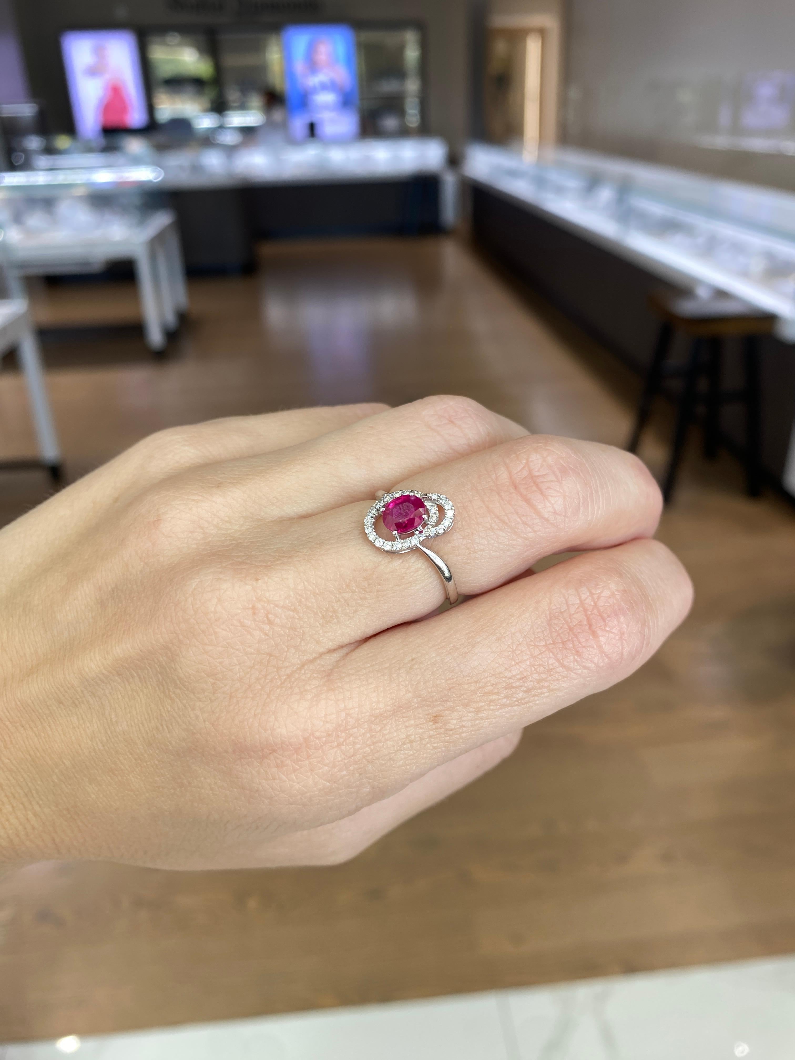 Anello con rubino taglio ovale da 0,73 carati e diamante da 0,17 carati, oro bianco 18 carati in vendita 13