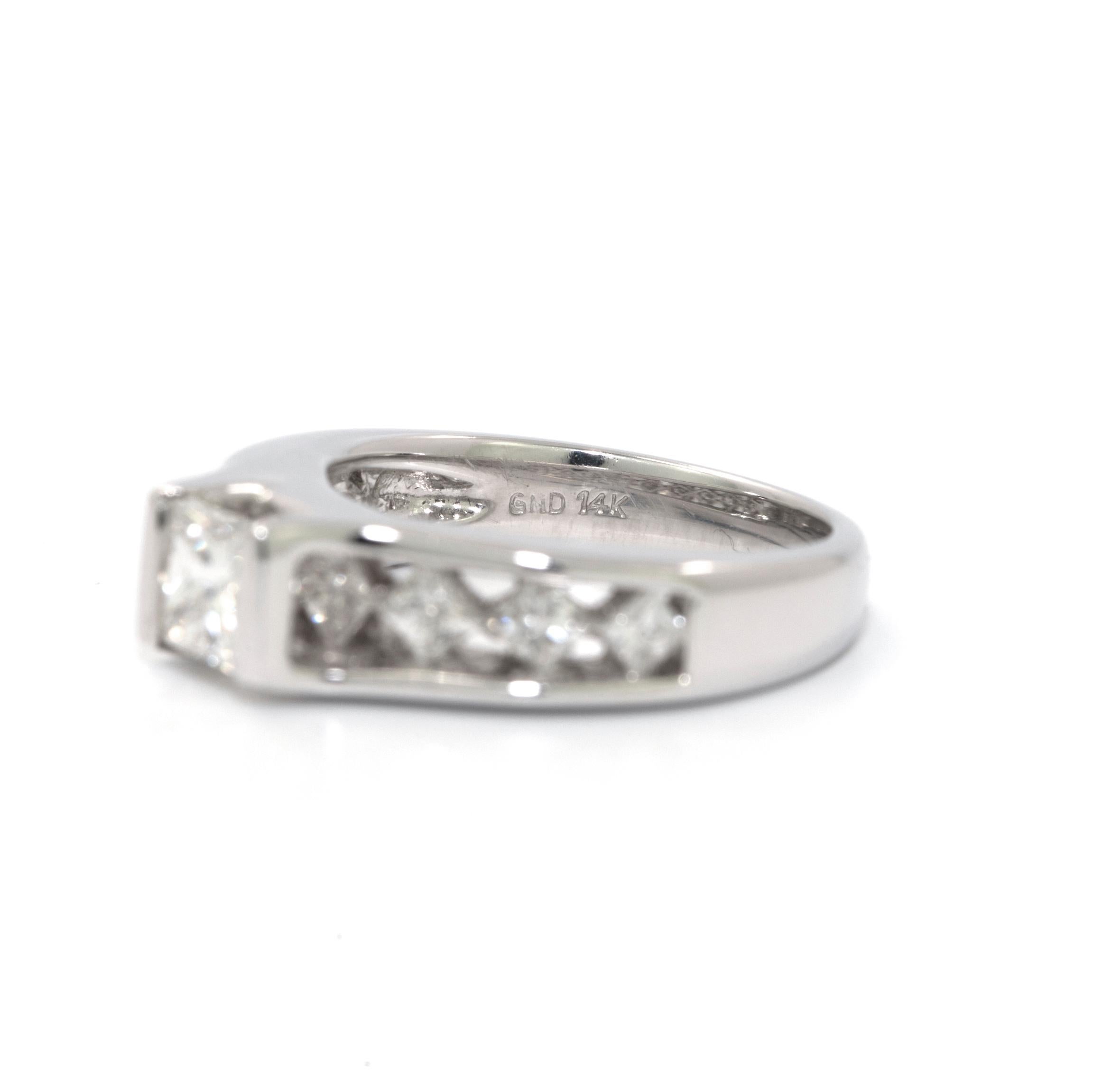 Women's or Men's 0.73 Carat Princess Cut Diamond Engagement Ring For Sale
