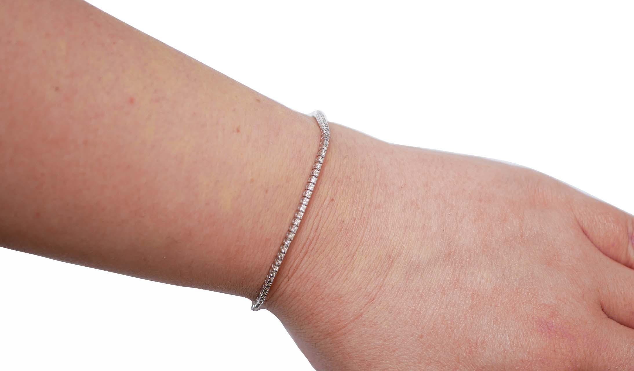 Round Cut 0.73 Carats Diamonds, White Gold Tennis Bracelet. For Sale