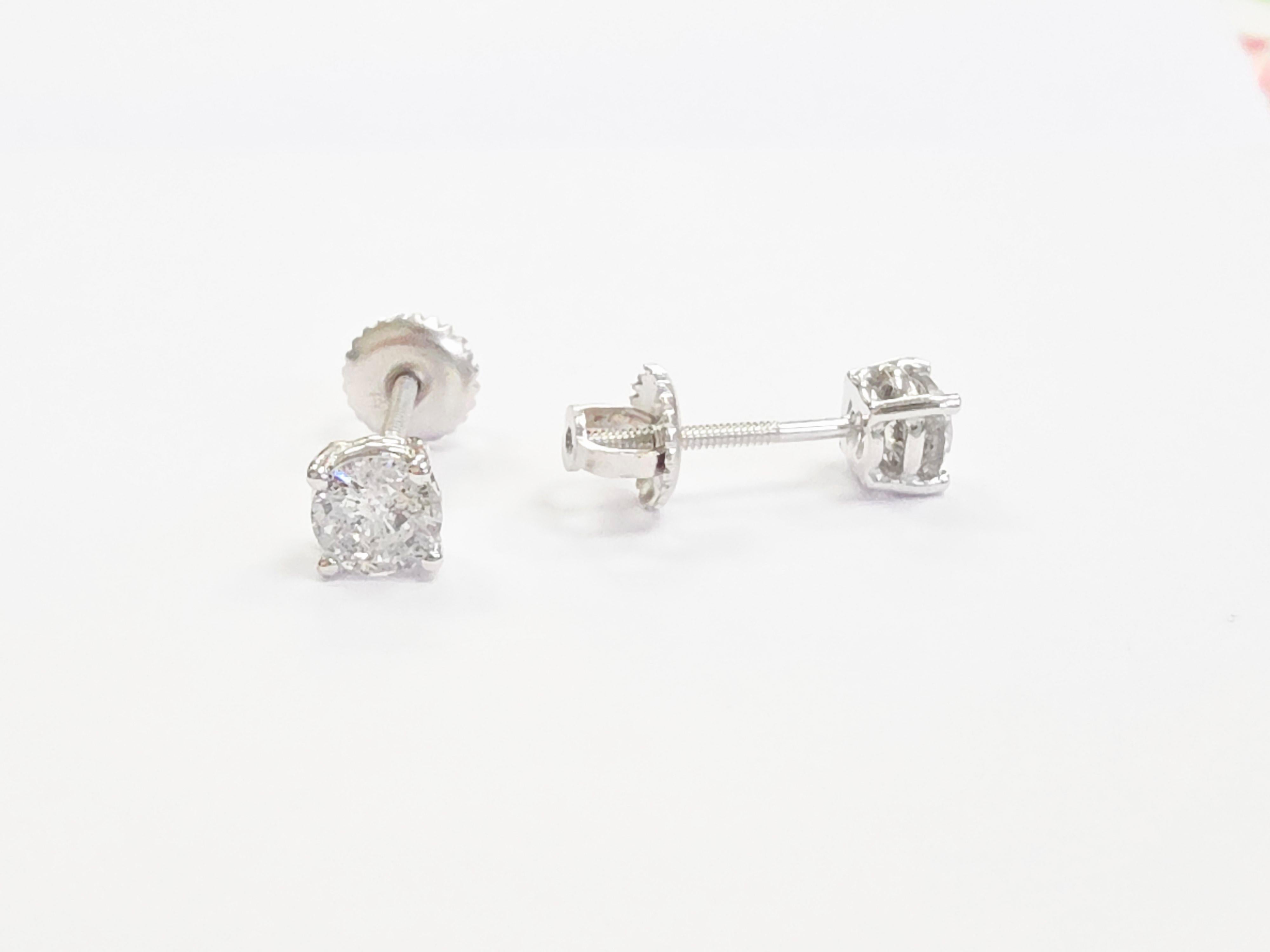0,73 carati di diamante naturale a forma rotonda Borchie in oro bianco 14 carati In condizioni Nuovo in vendita a Great Neck Plaza, NY