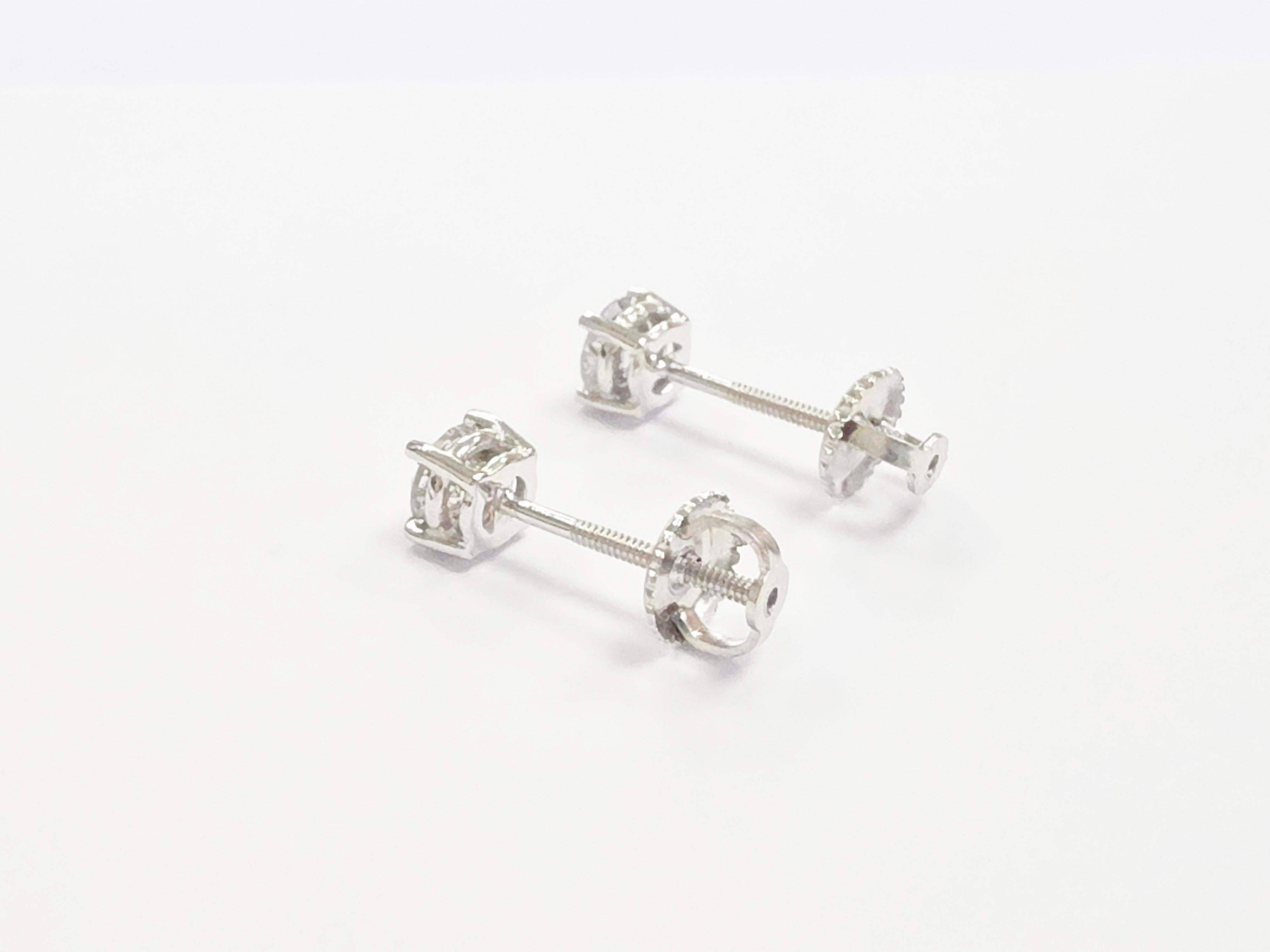 0,73 carati di diamante naturale a forma rotonda Borchie in oro bianco 14 carati in vendita 1