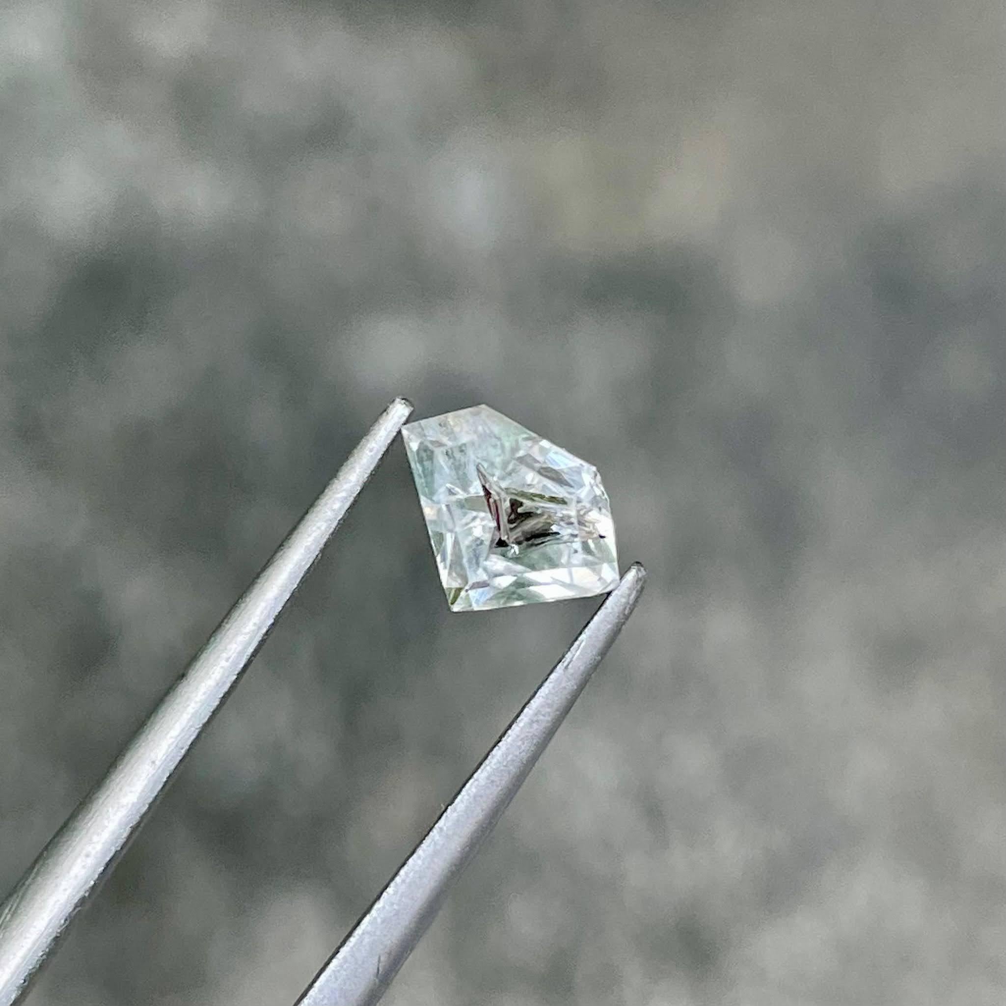 Mixed Cut 0.73 carats Petroleum Quartz Stone Faceted Natural Pakistani Gemstone For Sale