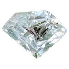 Pierre précieuse pakistanaise naturelle facettée de 0,73 carat de quartz pétrole