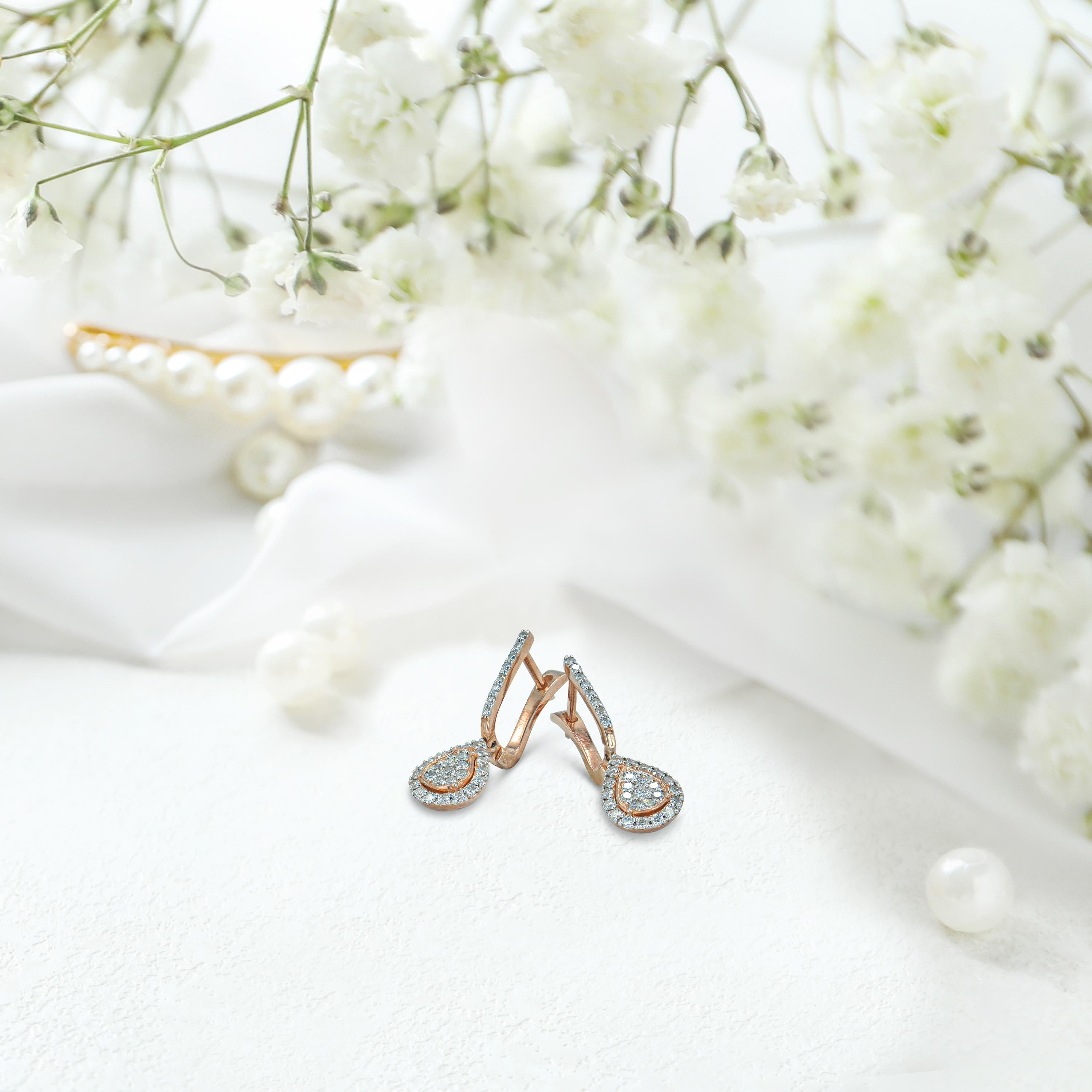 Boucles d'oreilles pendantes en forme de poire avec un diamant de 0,73 ct en or 14K Neuf - En vente à Bangkok, TH