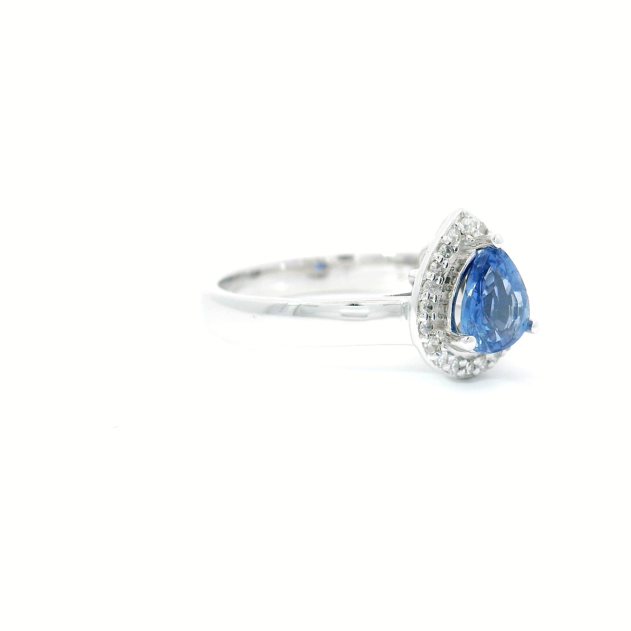 Pear Cut 0.73 cts Sapphire ring For Sale