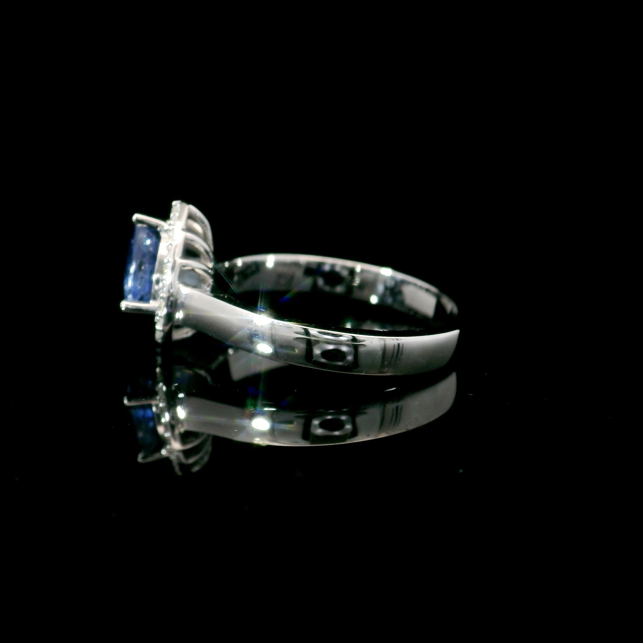 Women's or Men's 0.73 cts Sapphire ring For Sale