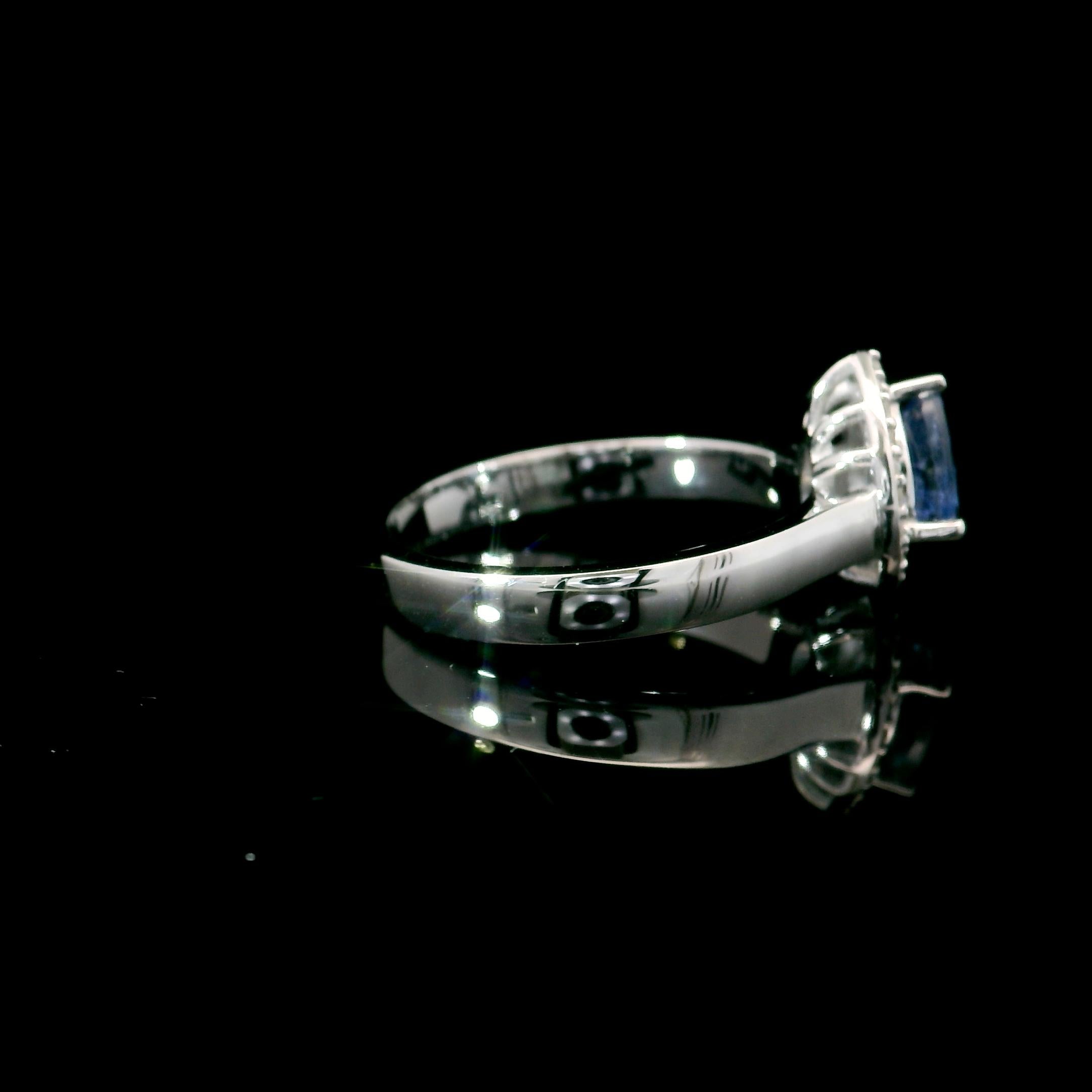 0.73 cts Sapphire ring For Sale 2
