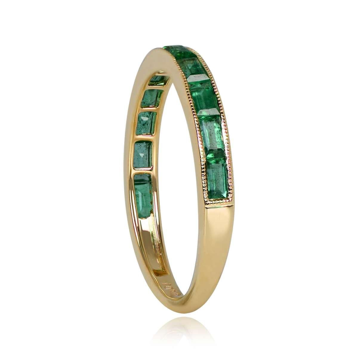 Art Deco 0.73ct Baguette Cut Natural Green Emerald Band Ring, 18k Yellow Gold For Sale